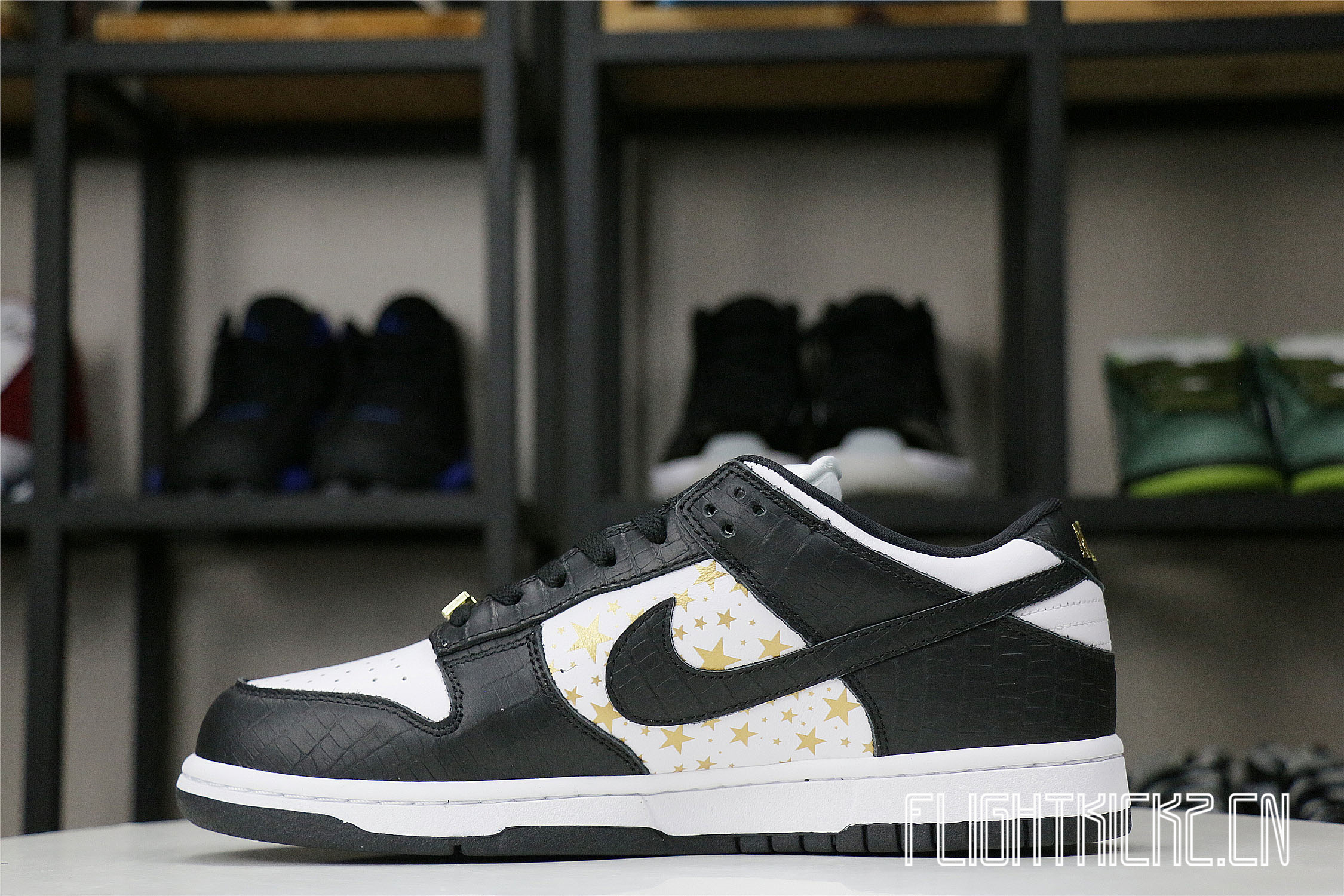 Nike SB Dunk Low Supreme Black