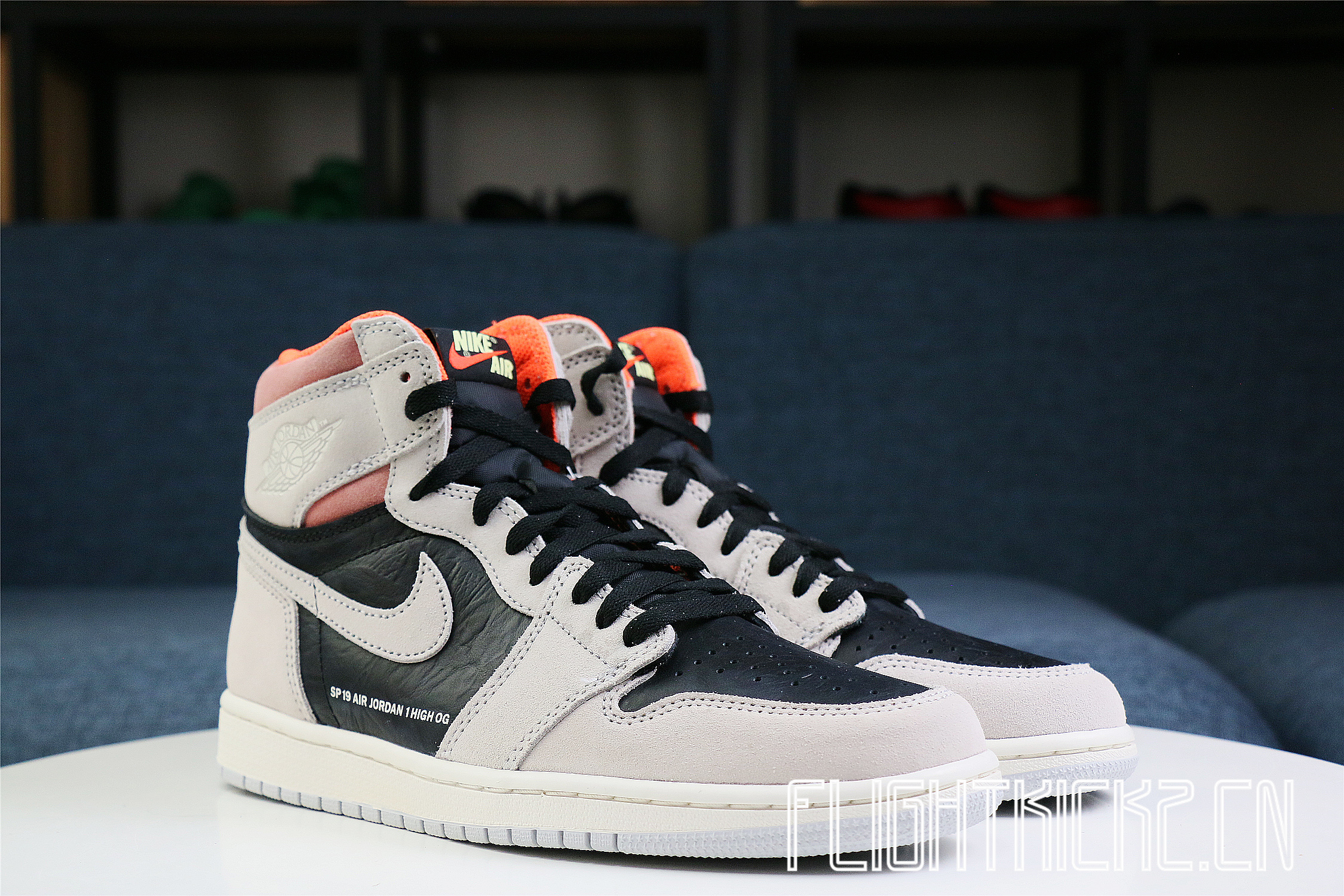Air Jordan 1 Retro High OG Grey Crimson 2019