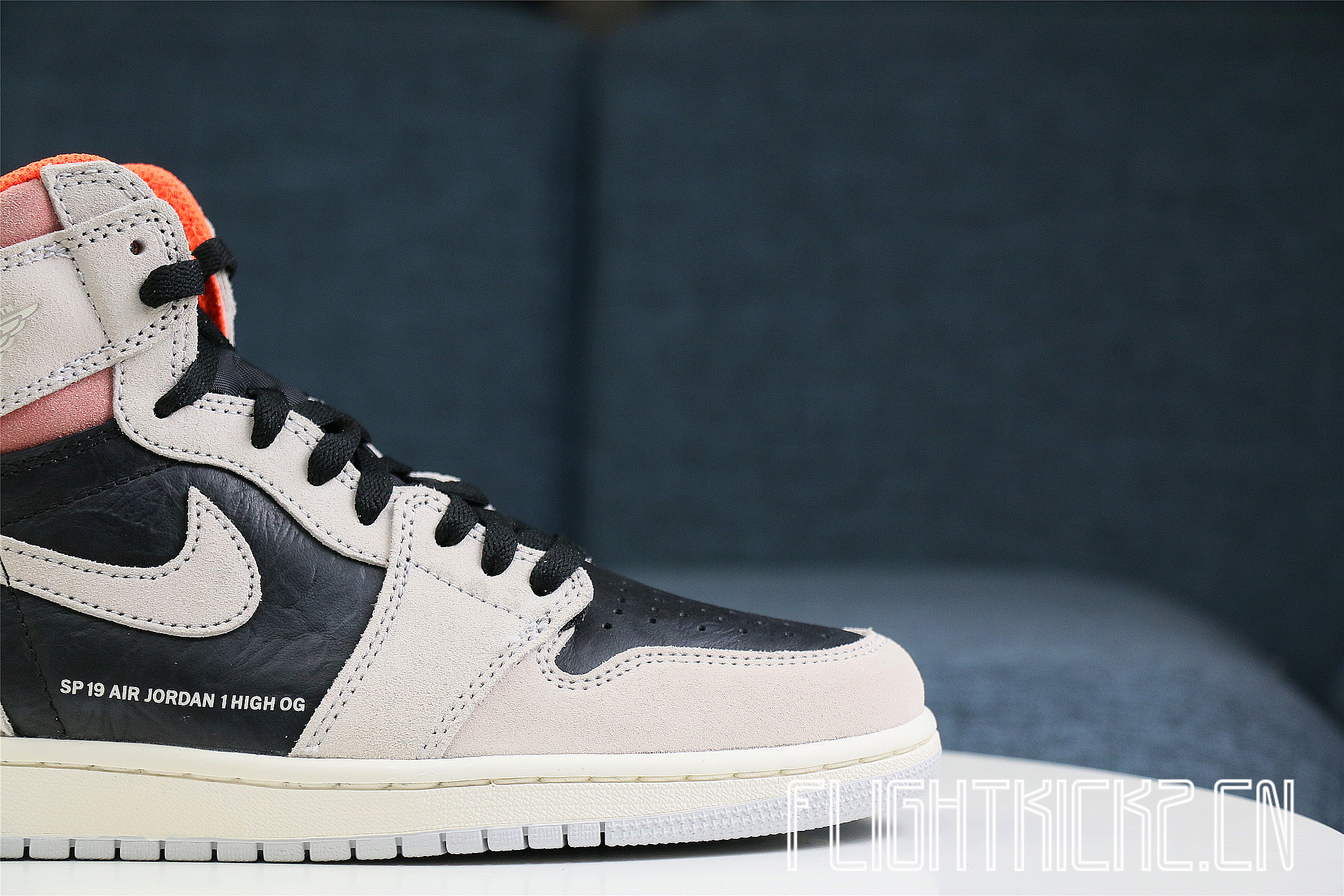 Air Jordan 1 Retro High OG Grey Crimson 2019