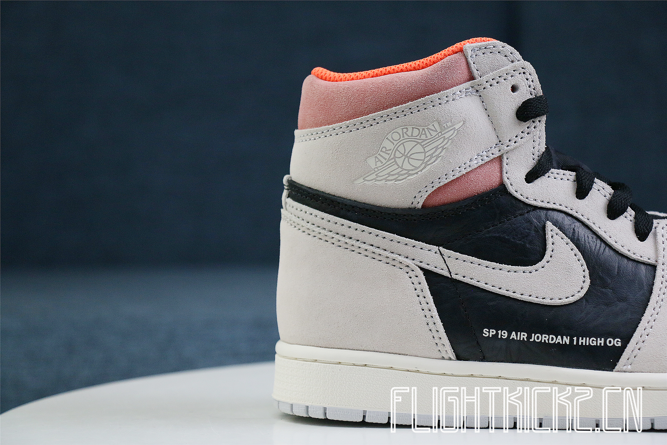 Air Jordan 1 Retro High OG Grey Crimson 2019