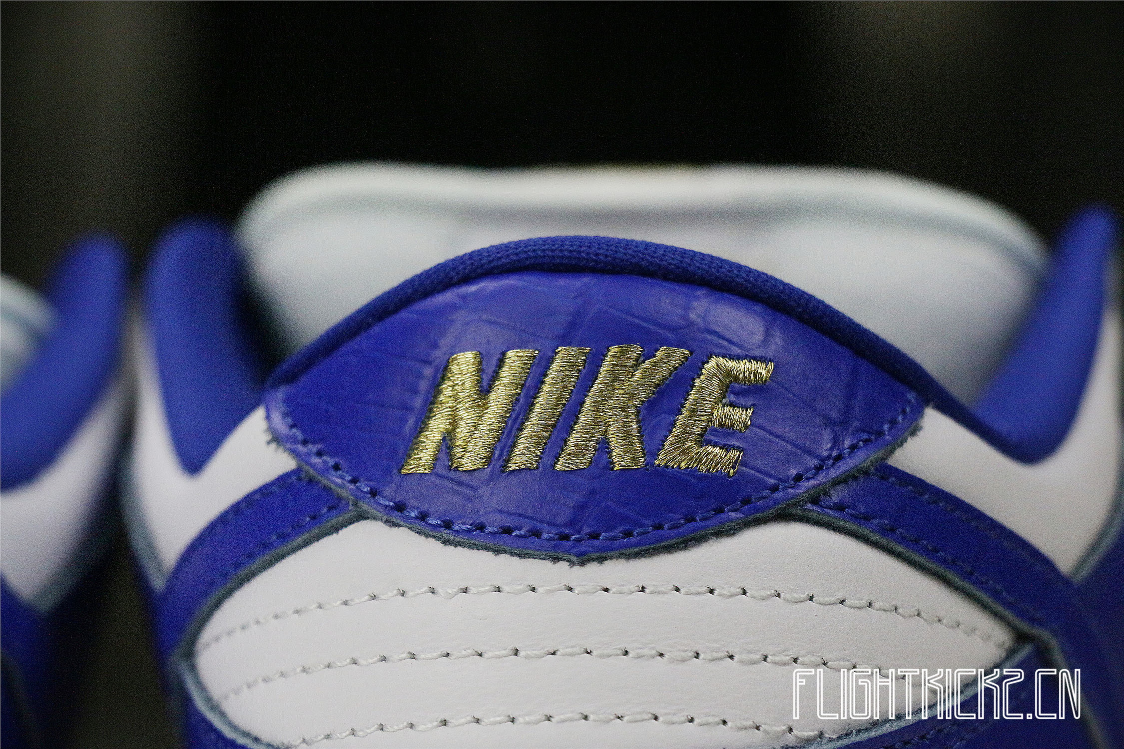 Nike SB Dunk Low Supreme Hyper Royal