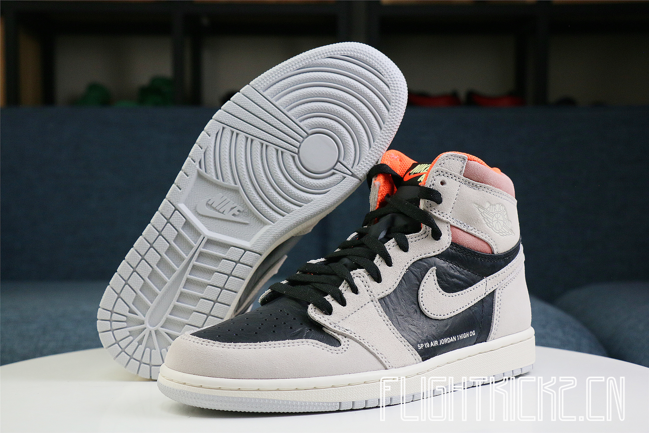 Air Jordan 1 Retro High OG Grey Crimson 2019