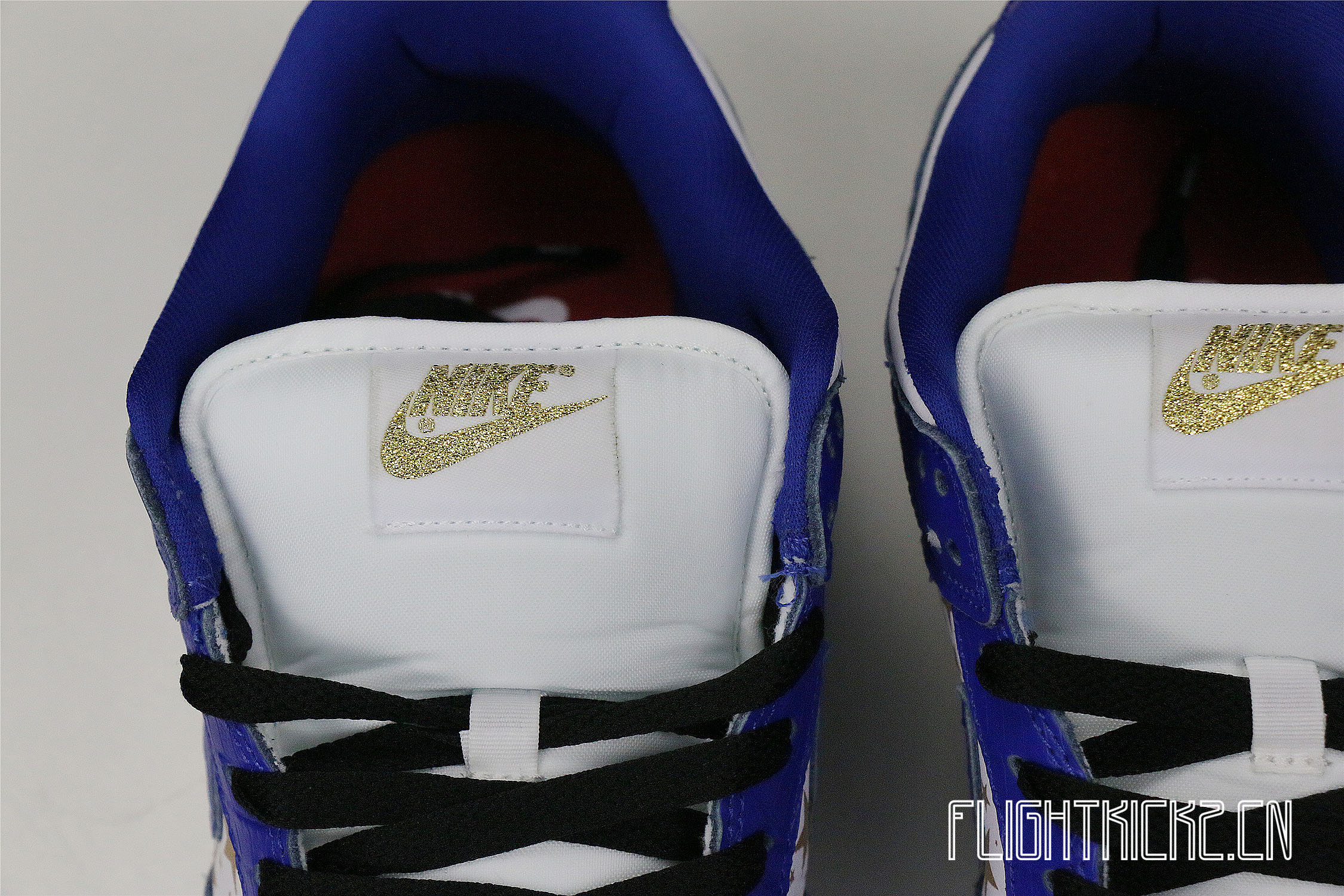 Nike SB Dunk Low Supreme Hyper Royal