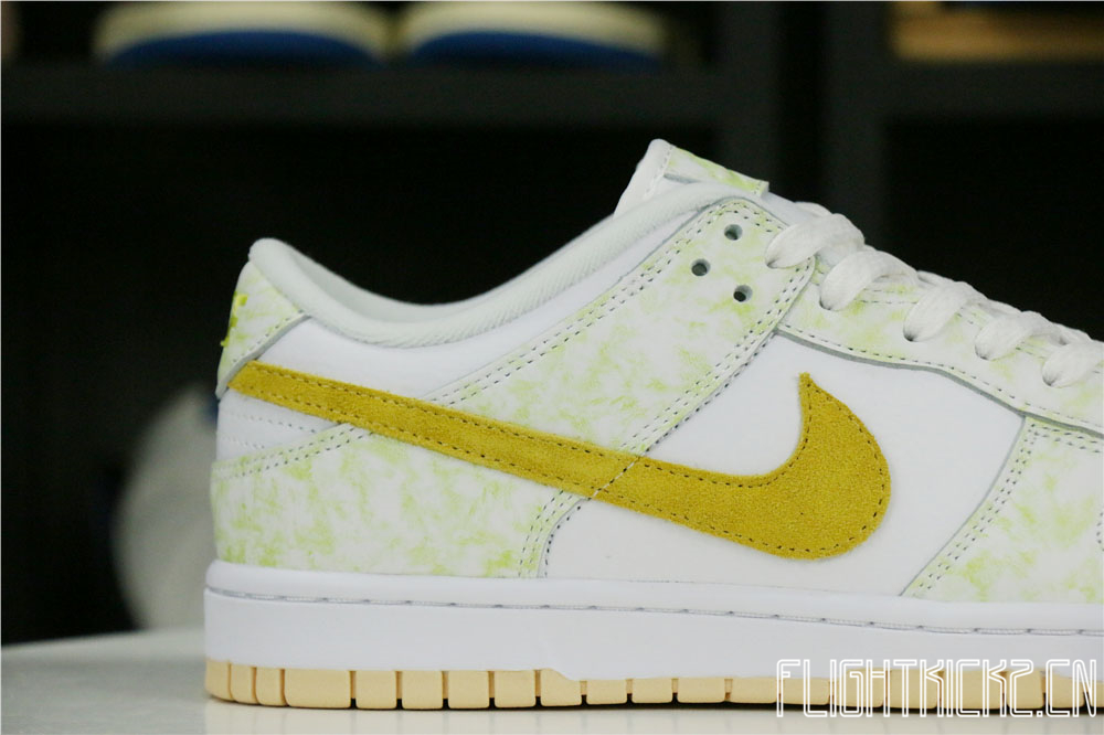 Nike Dunk Low Yellow Strike (W)