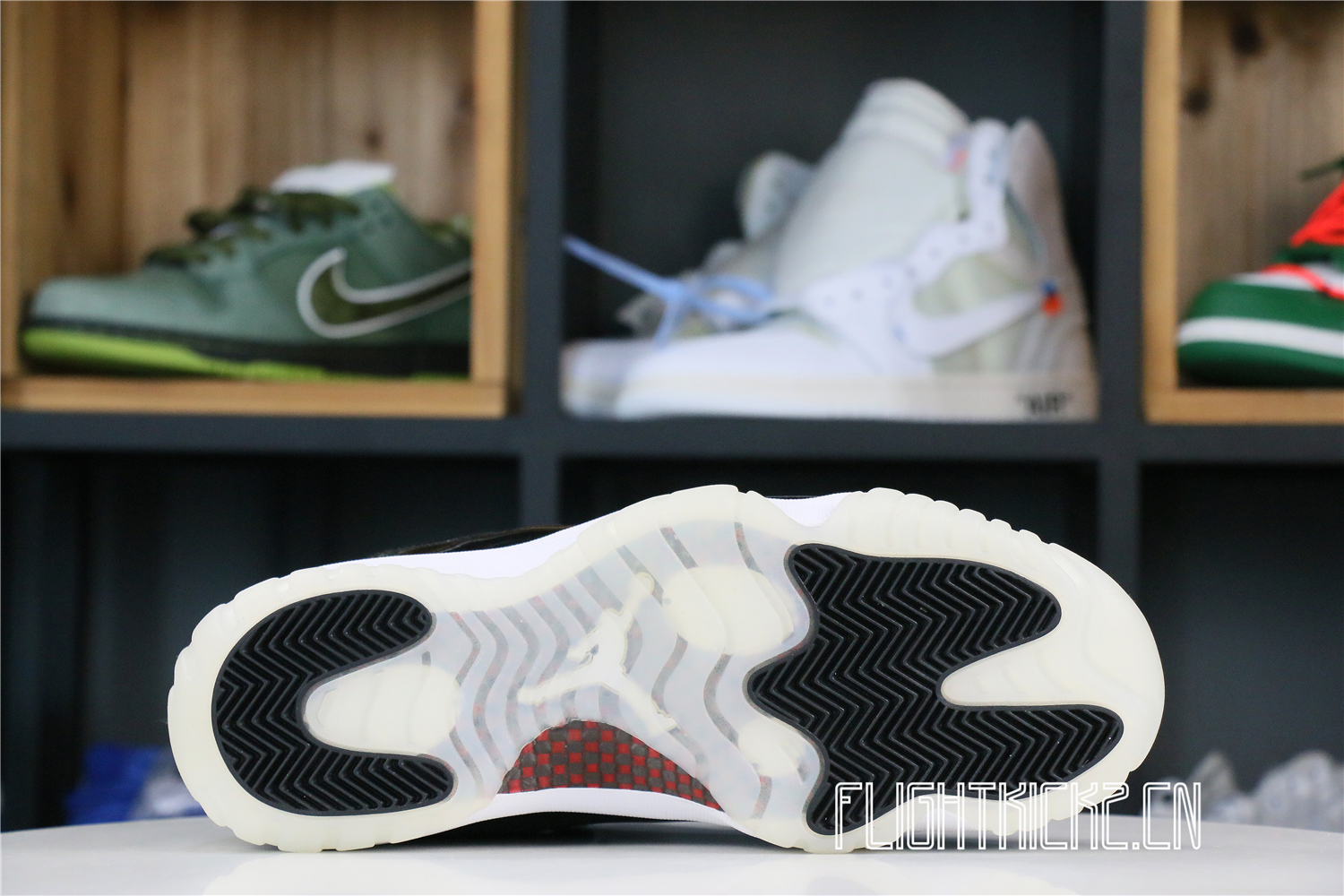 Air Jordan 11 Low “72-10”