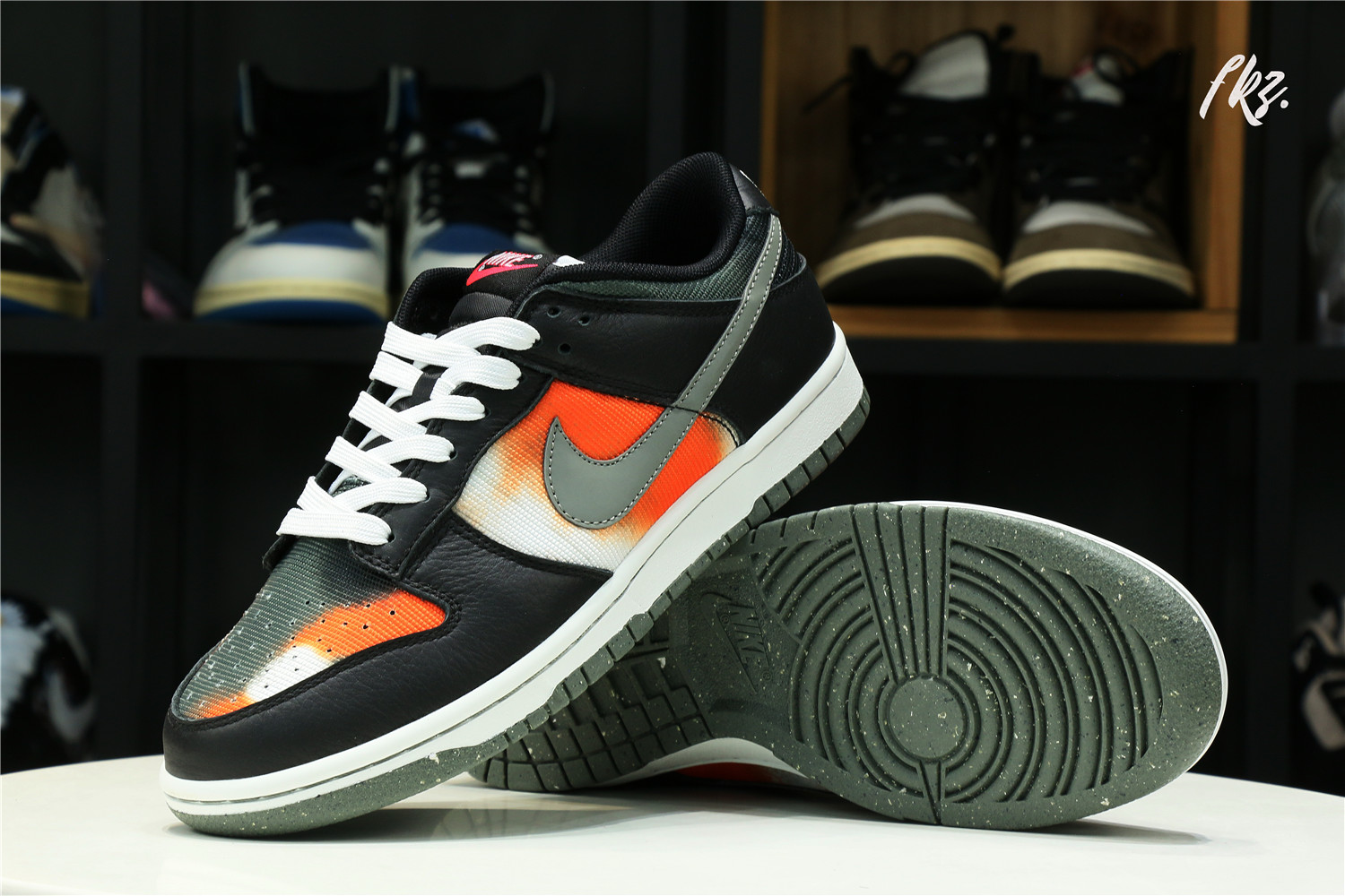 Nike Dunk Low “Graffiti” Black Red