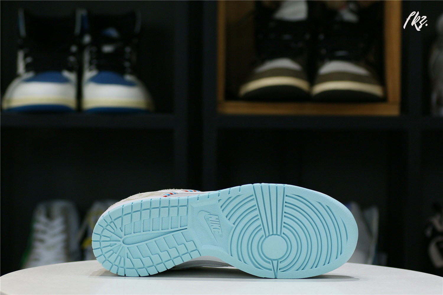 Nike Dunk Low SE Barber Shop Grey