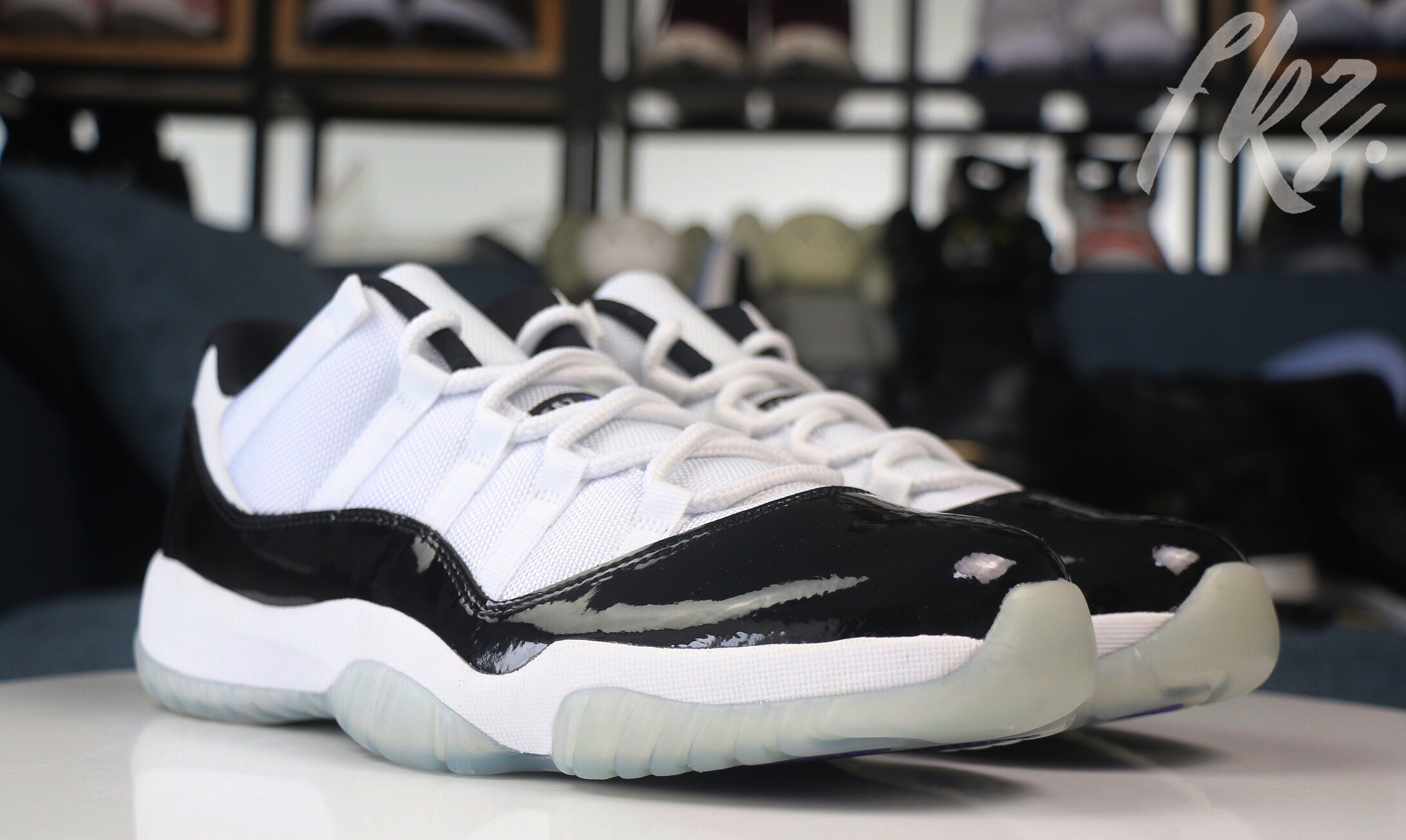 Air Jordan 11 Retro Low Concord