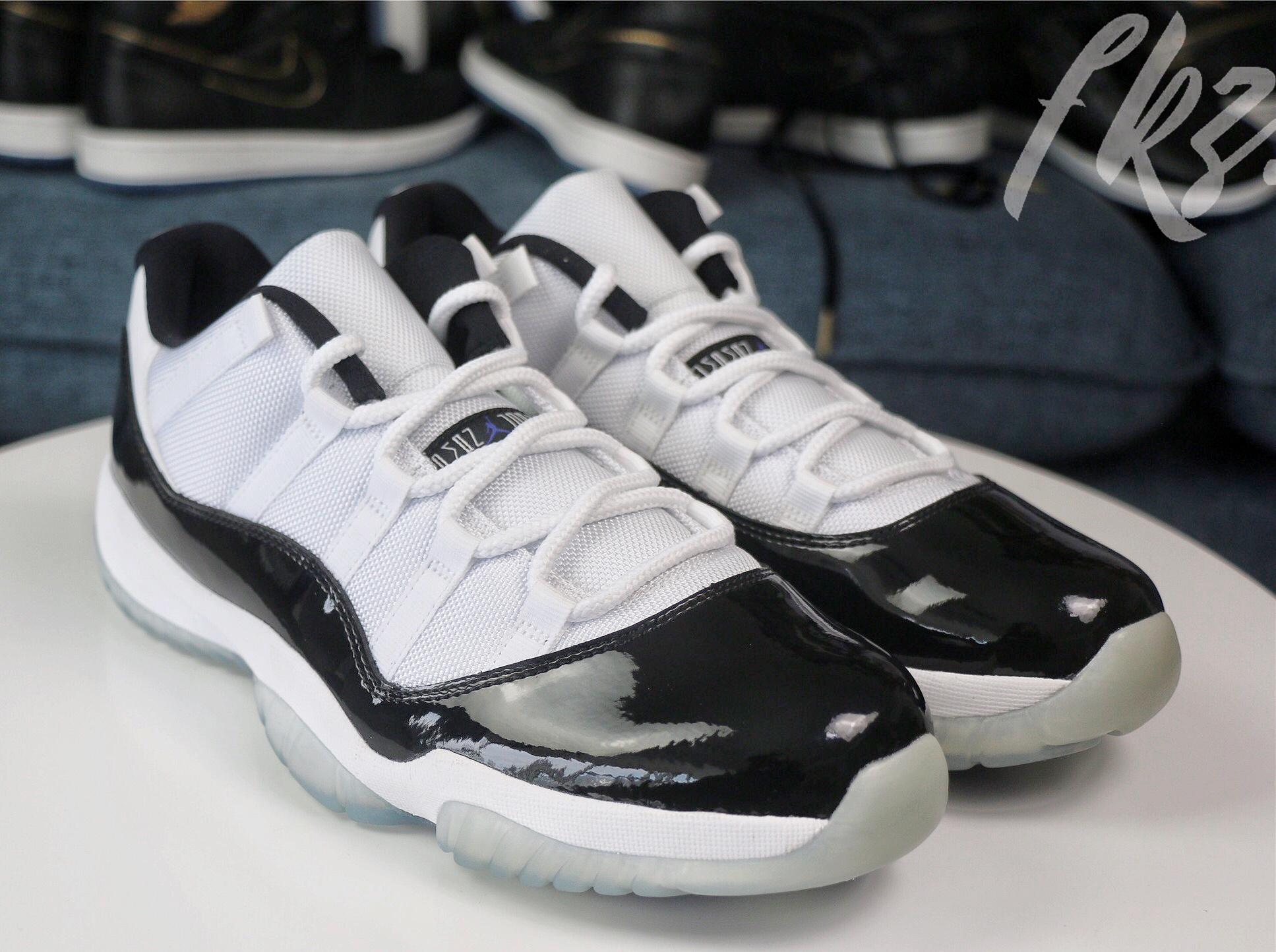 Air Jordan 11 Retro Low Concord