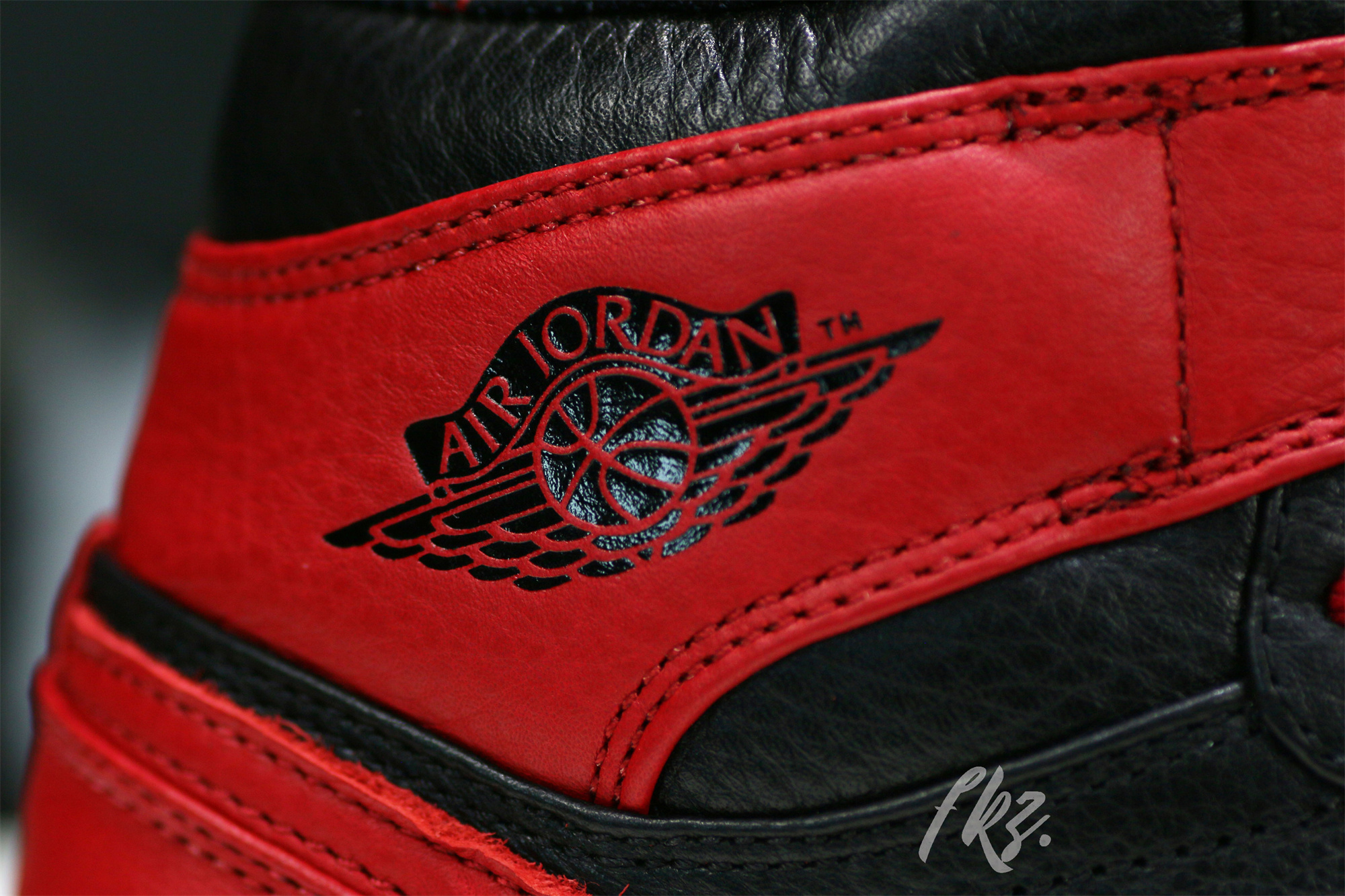 Air Jordan 1 OG Banned/Bred 2011 (LN5 A1 ,Deadstock,with tiny Flaws)