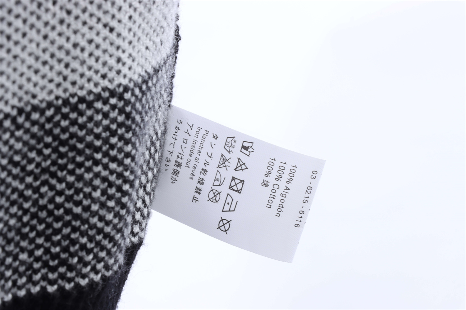 LOEVVE 22FW Ribbon Embroidered Crew Neck Sweater