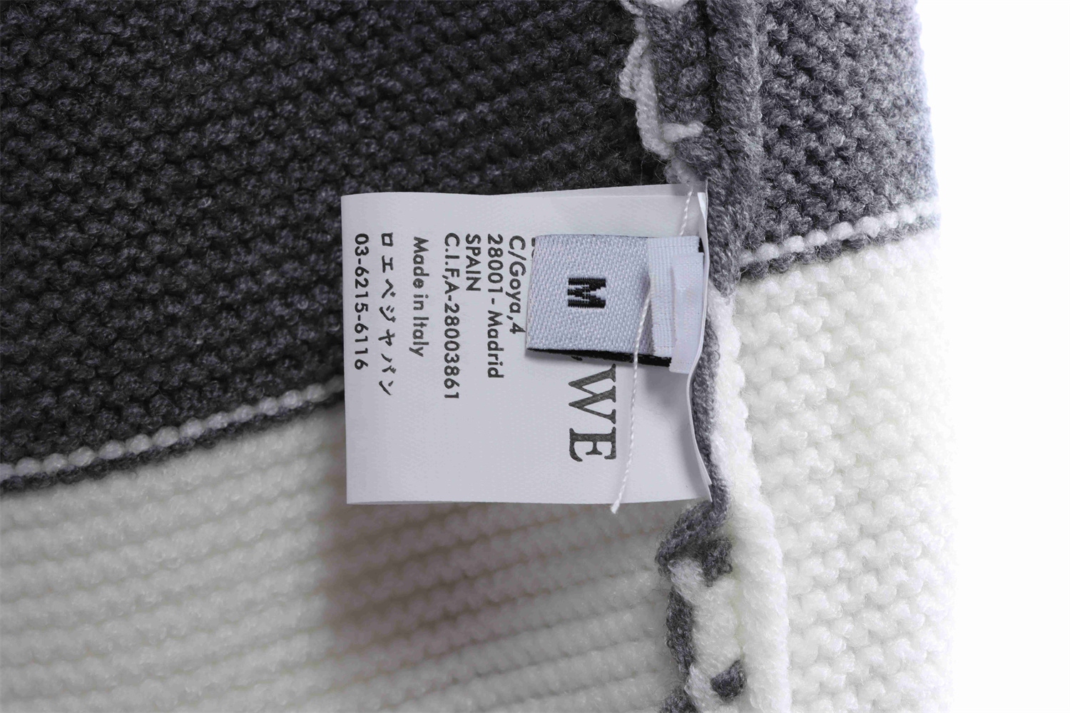 Loevve 22SS autumn and winter new round neck striped patch sweater