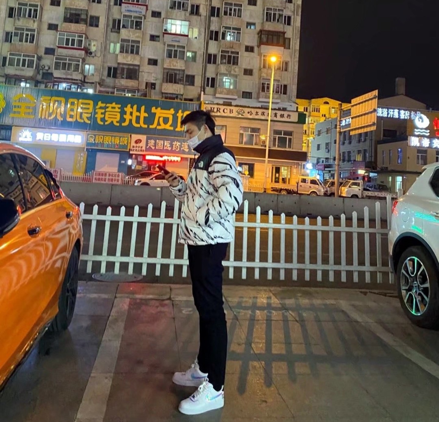 White ‘ZebraLogoPattern’ Down Jacket