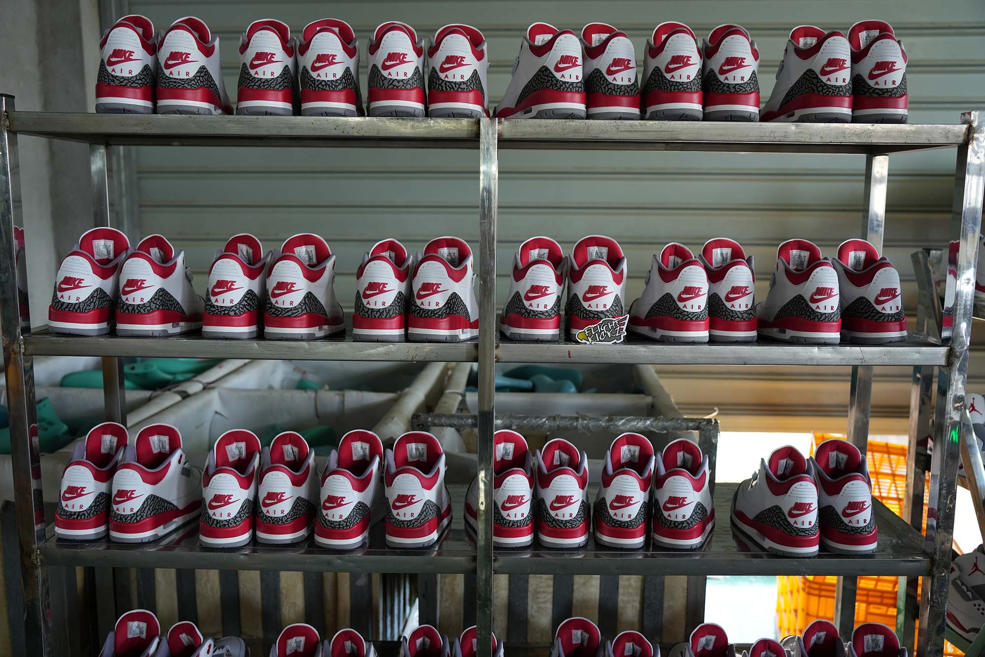 AIR JORDAN 3 RETRO ‘FIRE RED’ 2022