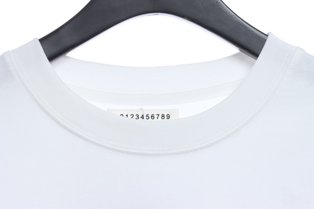 M-rg13la Black & White Upside Down Letter Embroidered Short Sleeves