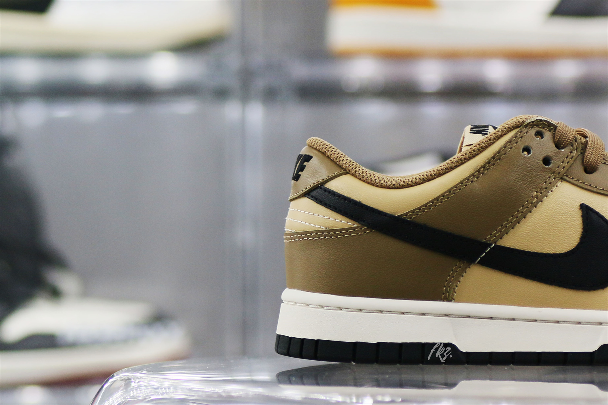 Nike Dunk Low Dark Driftwood (W)