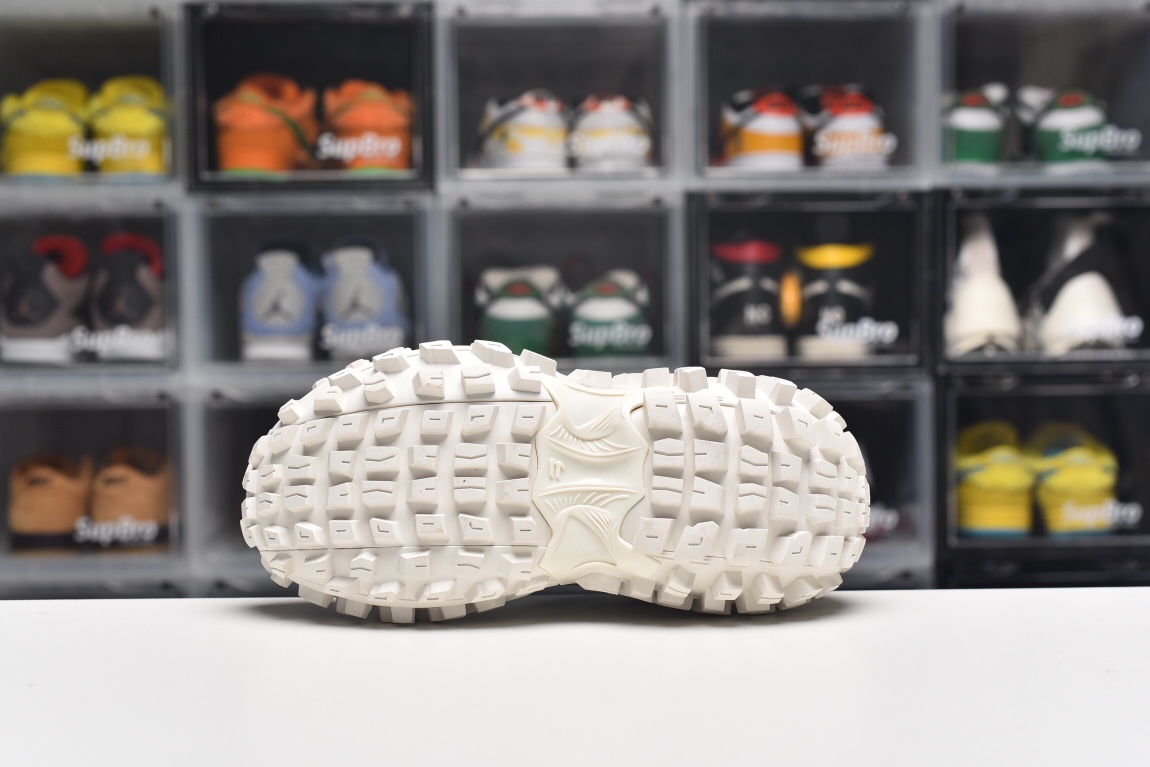 Balenciag* Defender Beige