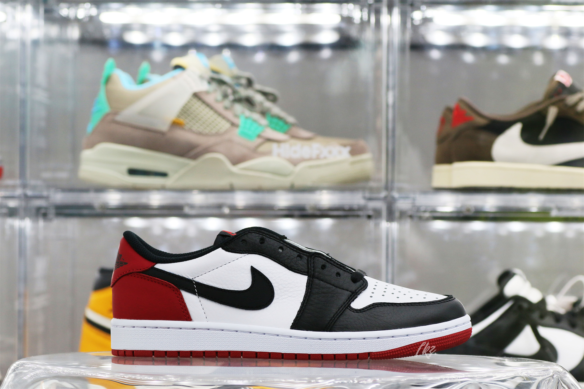 Air Jordan 1 Low OG Black Toe 2023