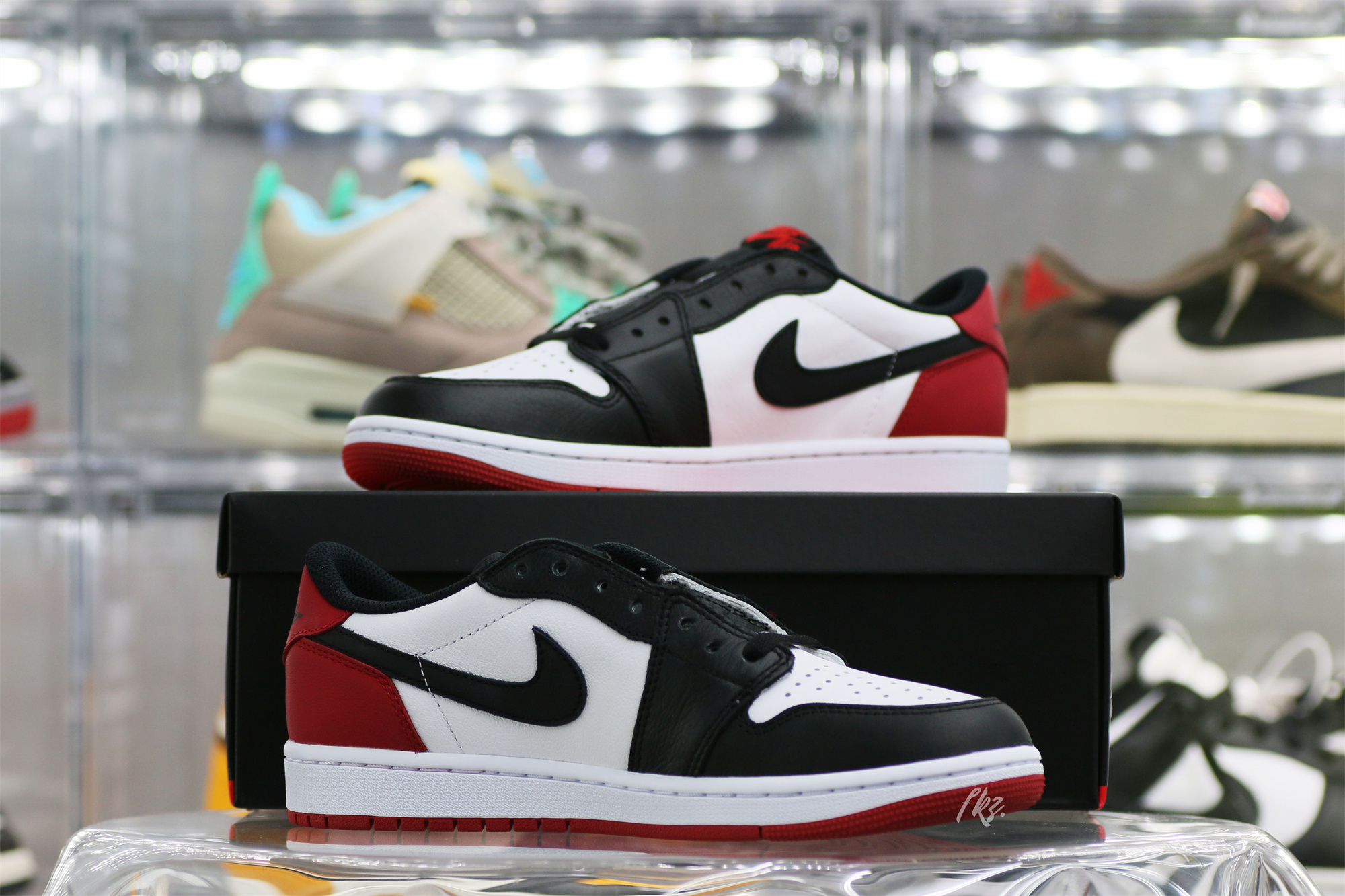 Air Jordan 1 Low OG Black Toe 2023