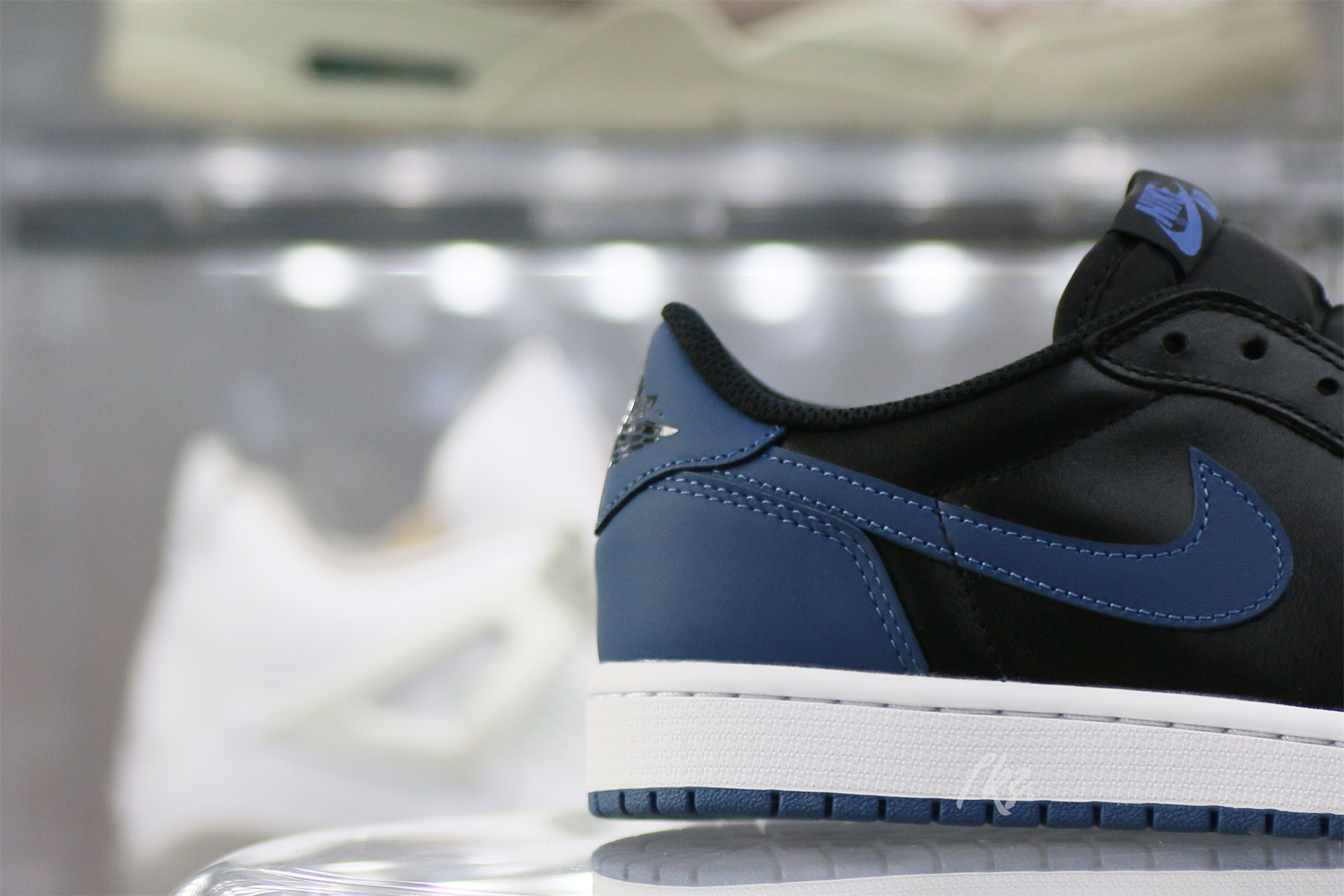 Air Jordan 1 Retro Low OG Mystic Navy