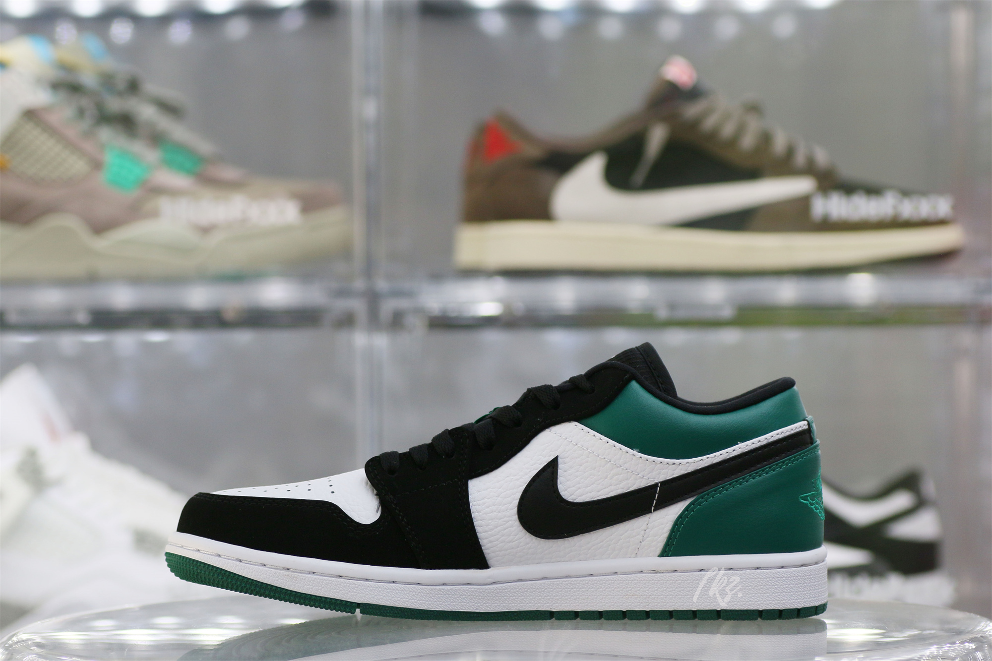 Air Jordan 1 Low Mystic Green 2019