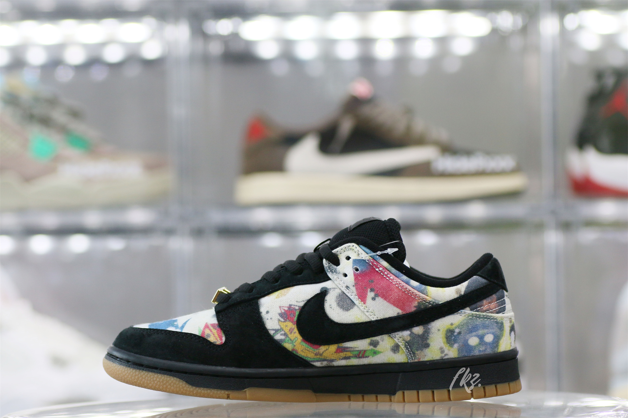 Supreme x Nike SB Dunk Low 2023