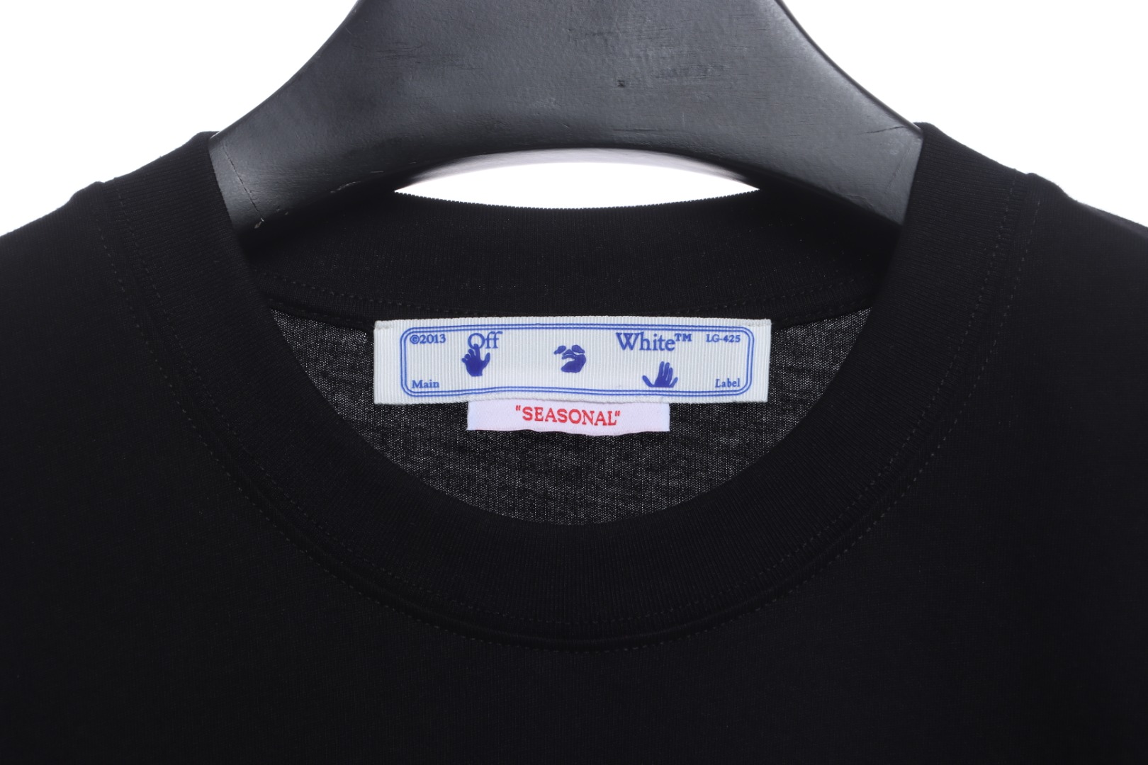 0W oil painting of Notre Dame with short sleeves