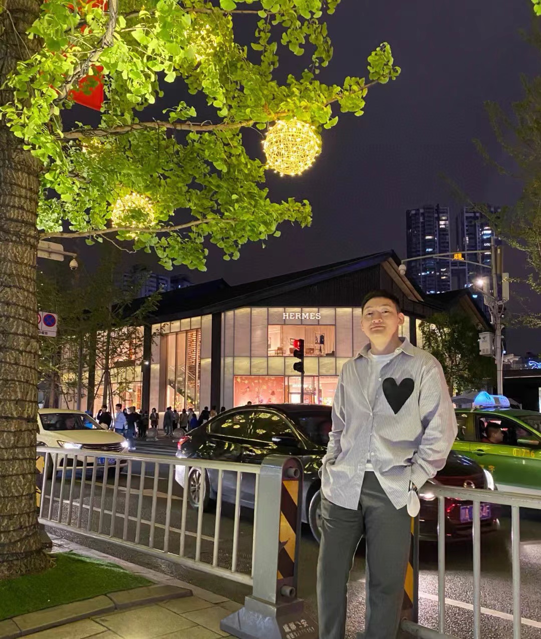 Mo&Co Joint Vertical Stripe Love Patch Shirt