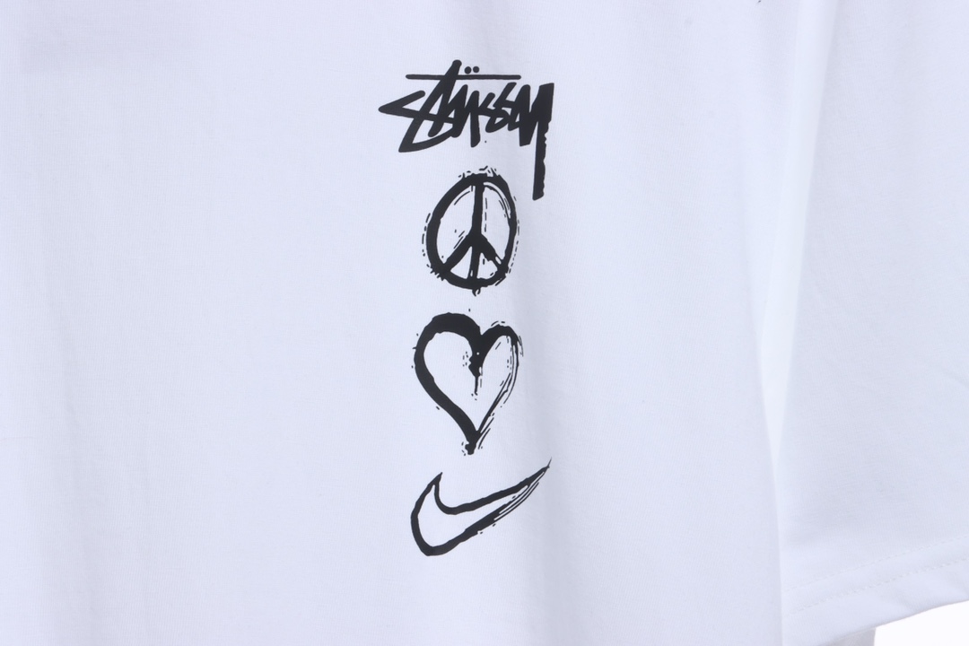 Nike Stuart co-signed the Love letter pattern short sleeves