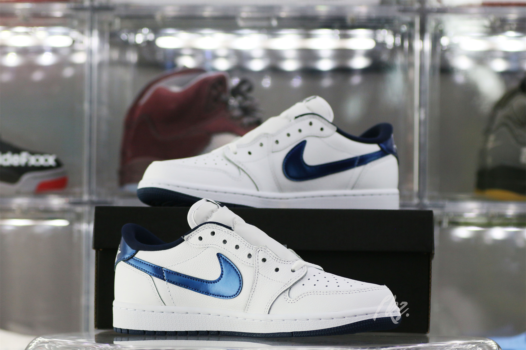 Air Jordan 1 Retro Low Metallic Blue