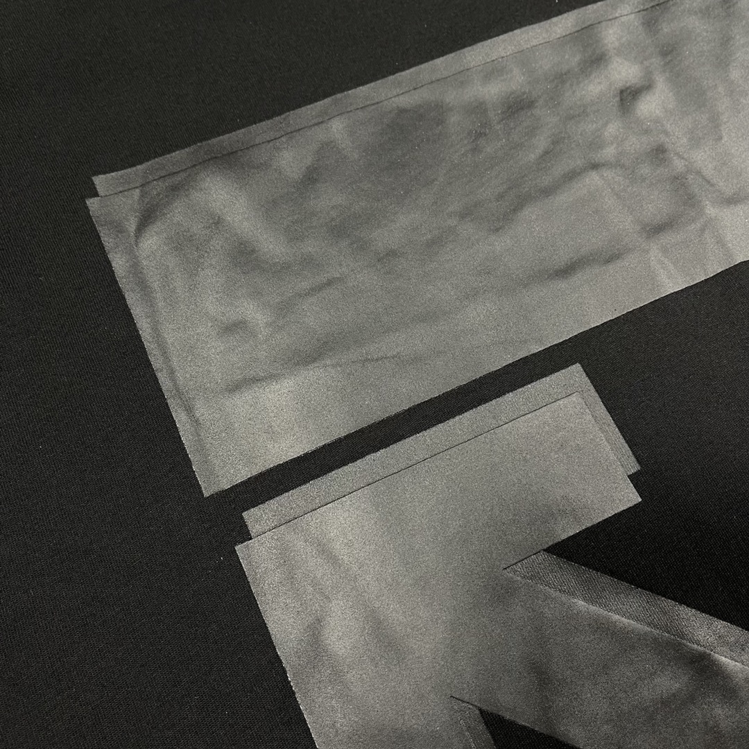 Ow overlapping printed short-sleeved black tape arrow T-shirt