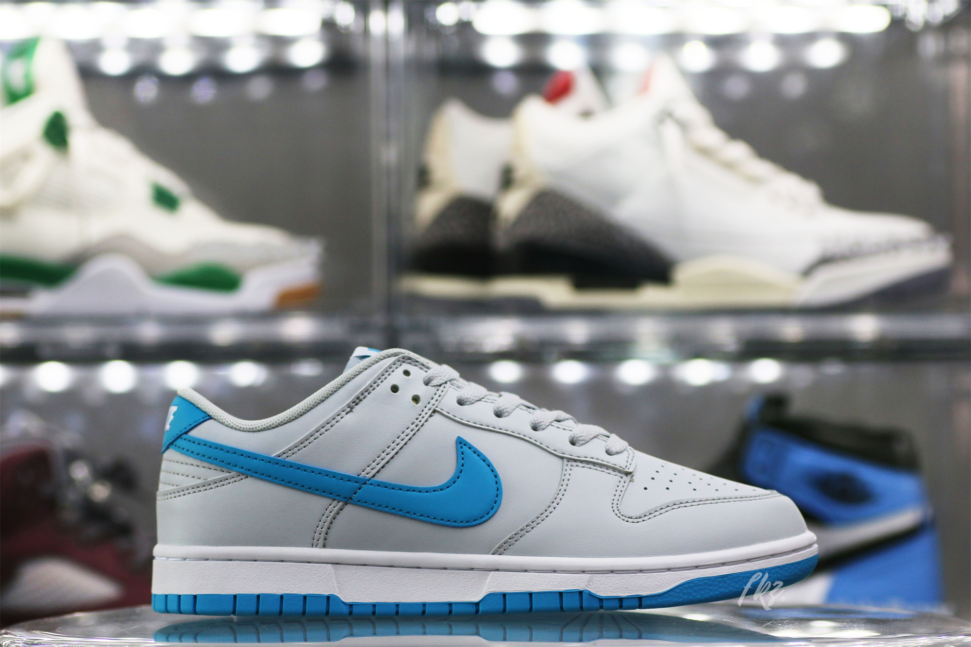Nike Dunk Low Retro Pure Platinum Blue Lightning