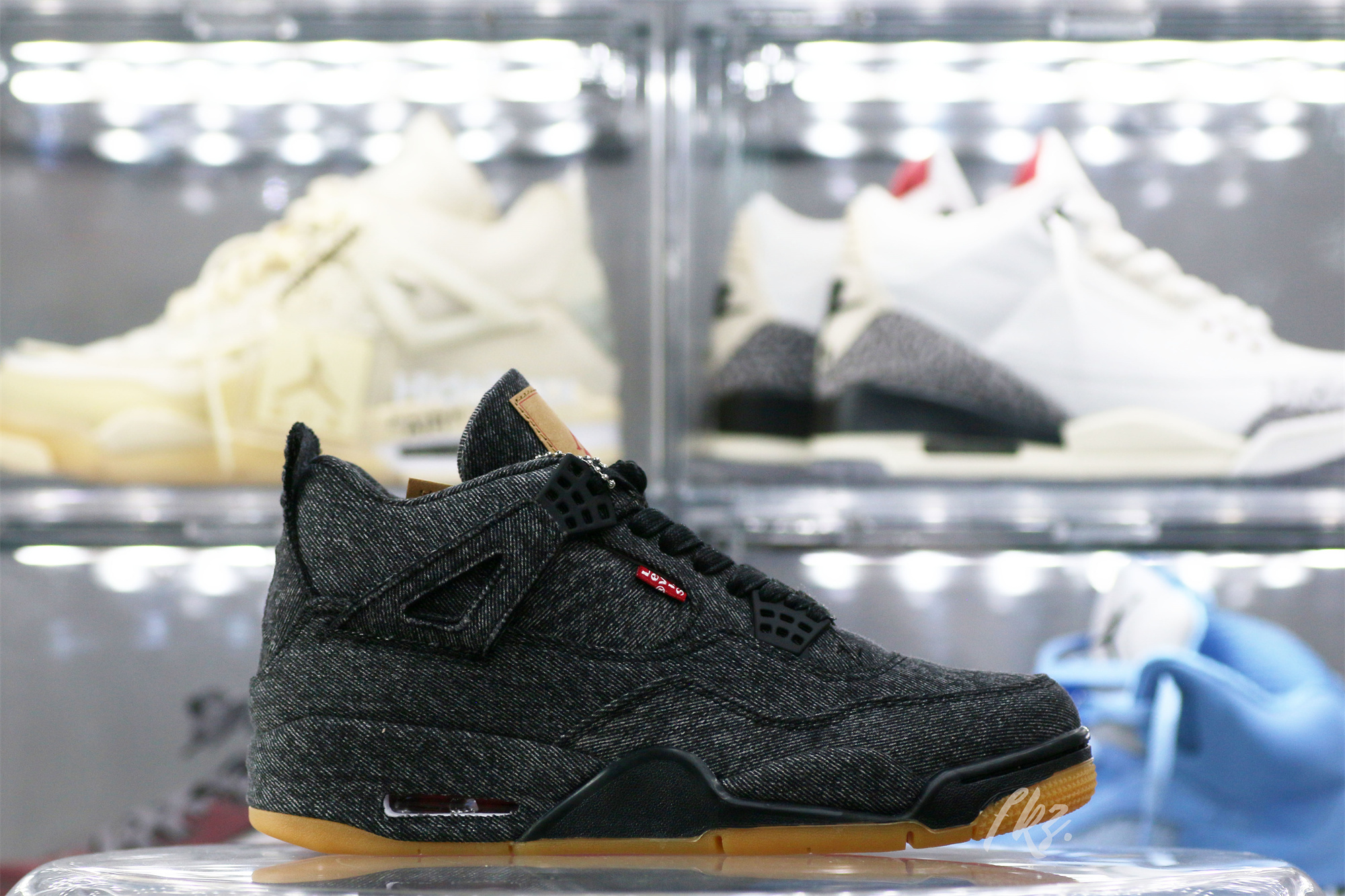Air Jordan 4 Retro Levi’s Black (Levi’s Tag)
