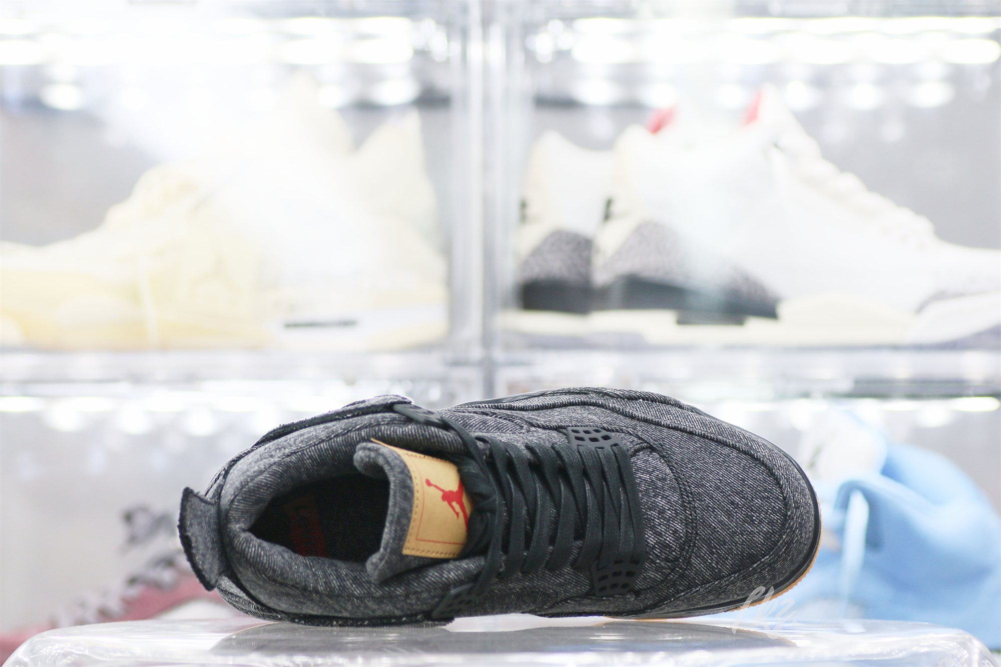 Air Jordan 4 Retro Levi’s Black (Levi’s Tag)
