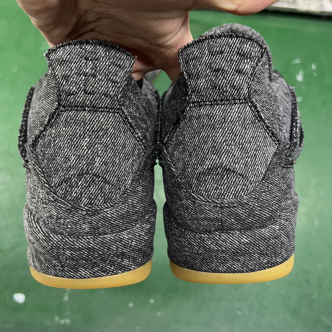 Air Jordan 4 Retro Levi’s Black (Levi’s Tag)