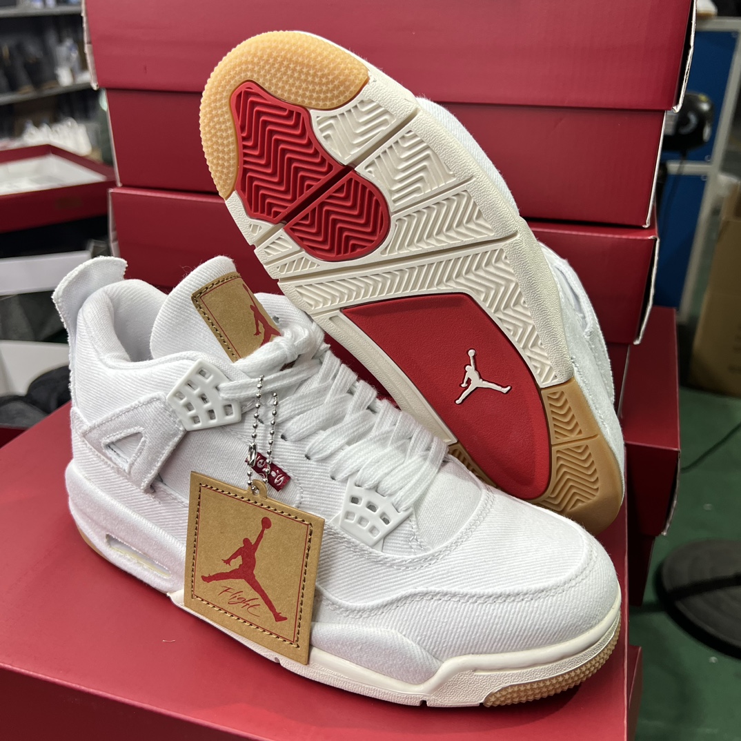 Air Jordan 4 Retro Levi’s White (Levi’s Tag)