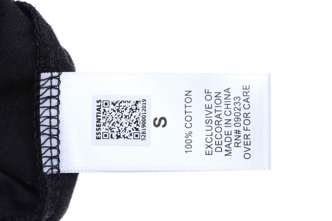 Essentials back silicone letter short sleeve