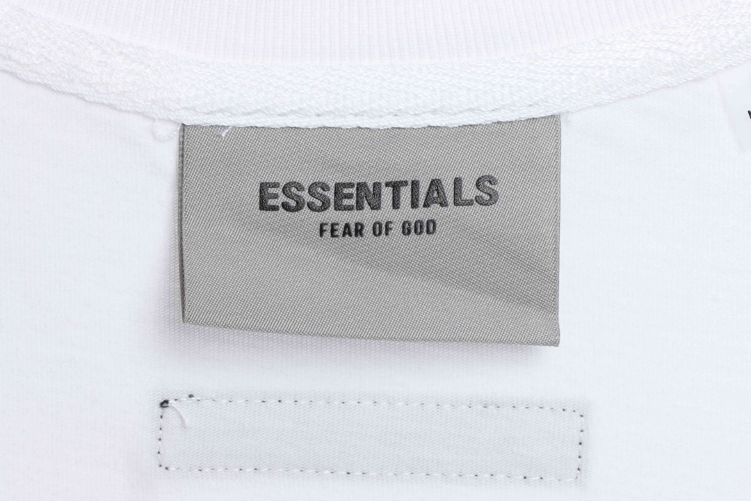 Essentials back silicone letter short sleeve