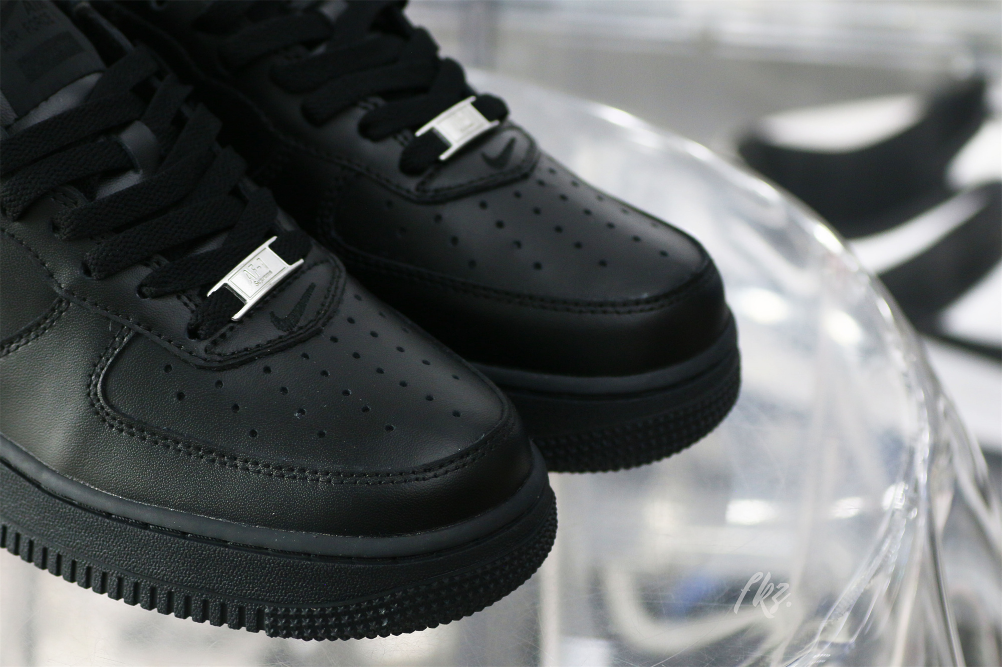 Nike Air Force 1 Low Supreme Black