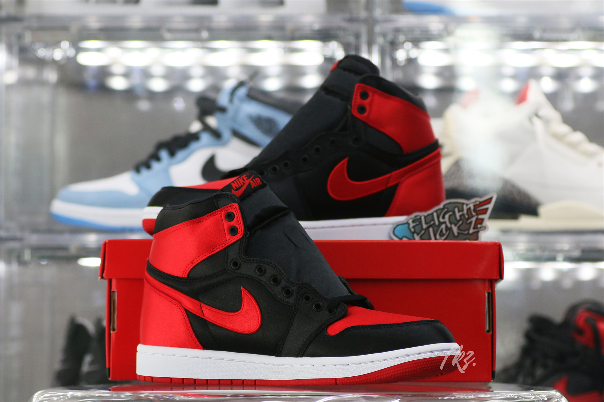 Jordan 1 Retro Satin Bred/Banned 2023 (LN5 A1)