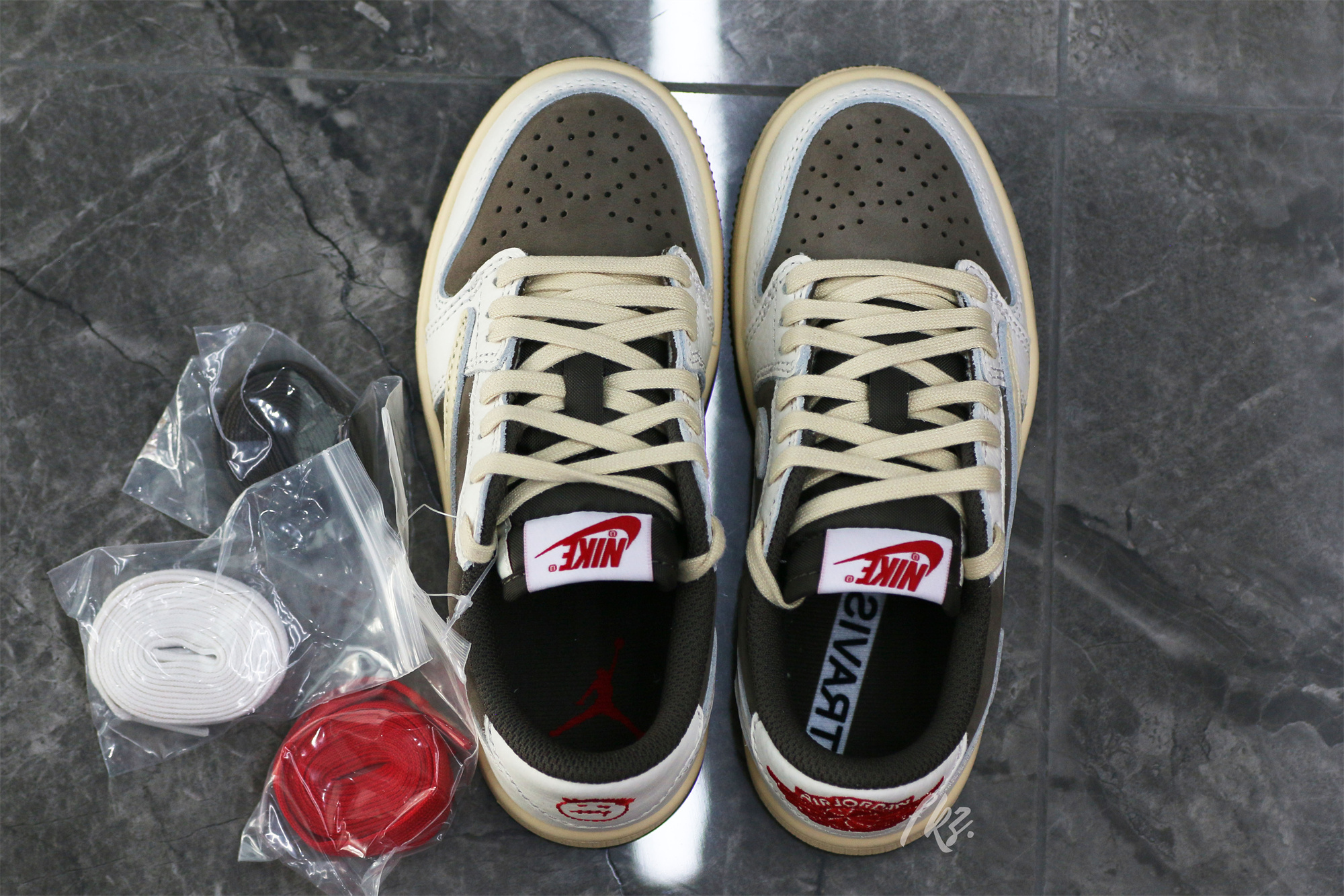 Travis Scott x Jordan 1 Retro Low OG SP Reverse Mocha Kid (LN5 A1)