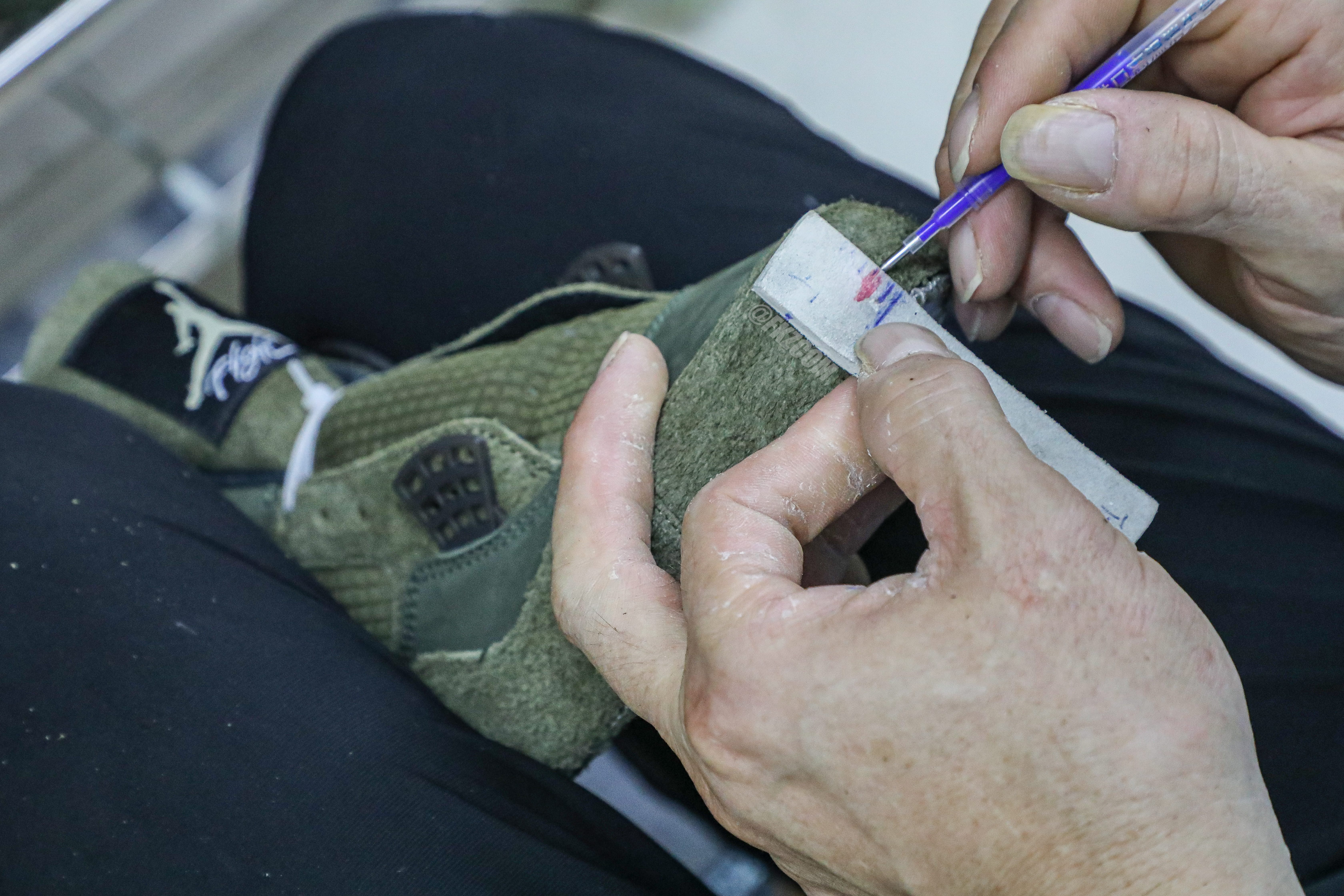 Air Jordan 4 Retro SE Craft Medium Olive (LN5 A1)