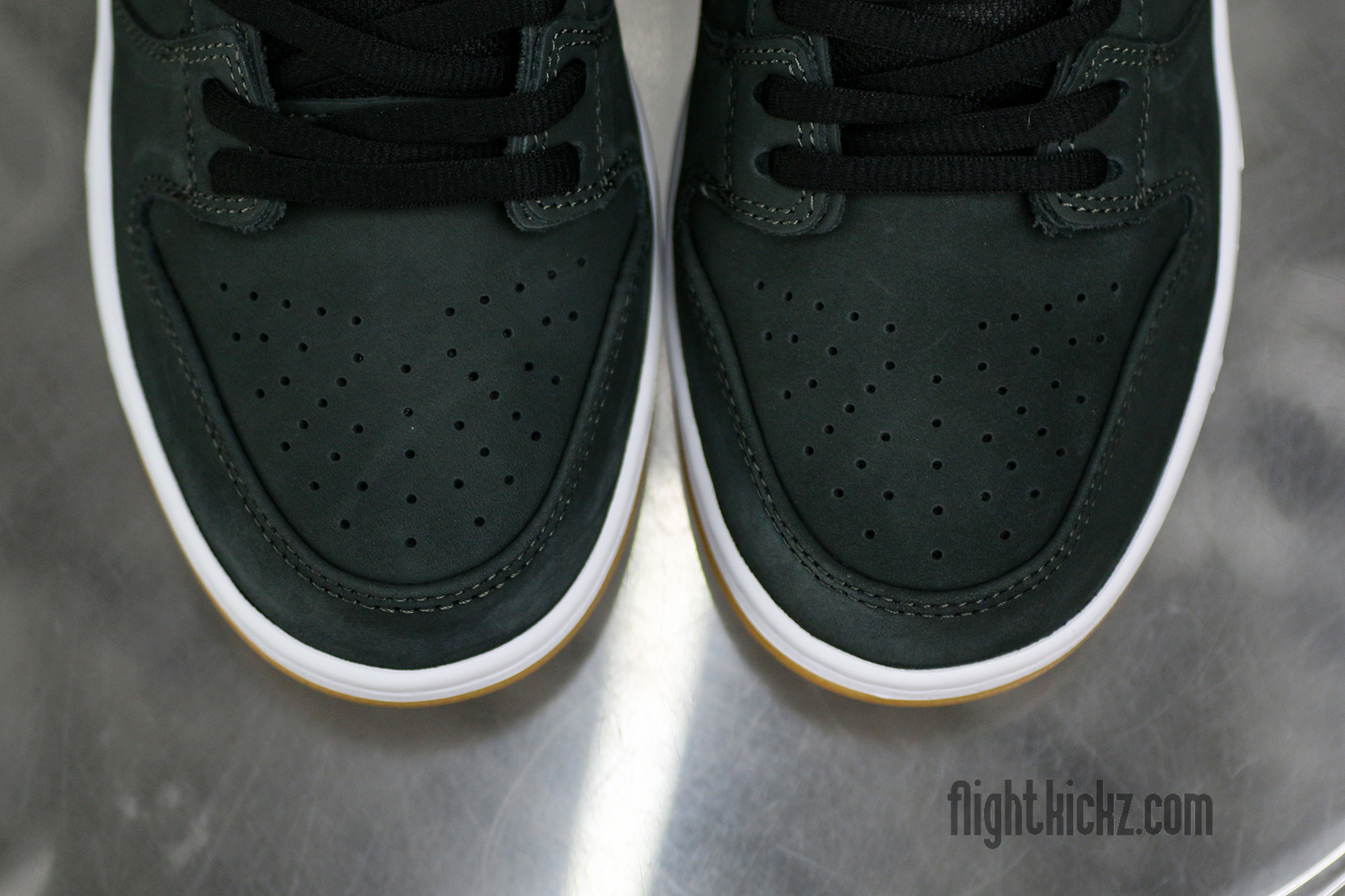 Nike Dunk SB Black Gum 2023