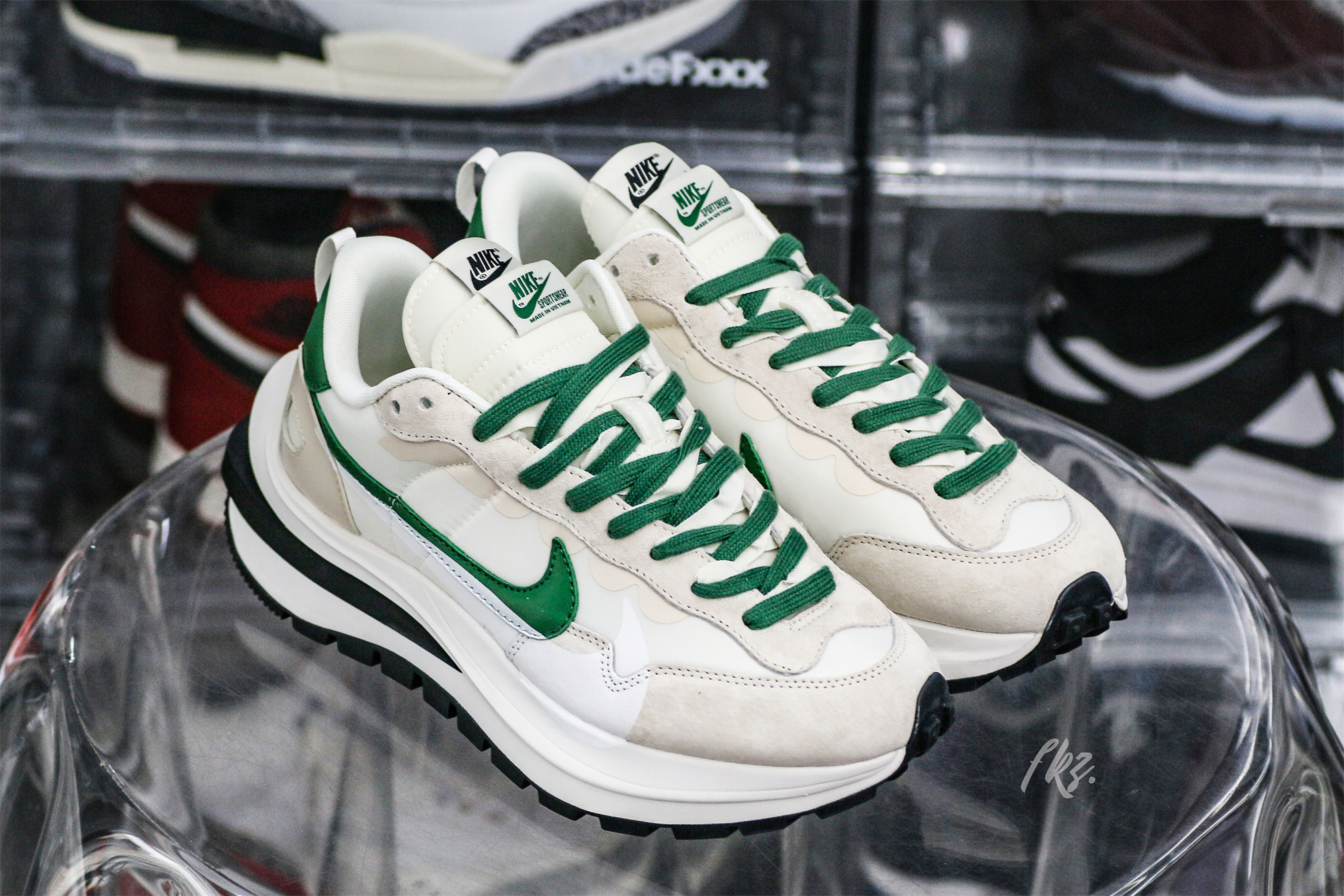 Sacai x colegio Nike VaporWaffle 3.0 White Grey Green