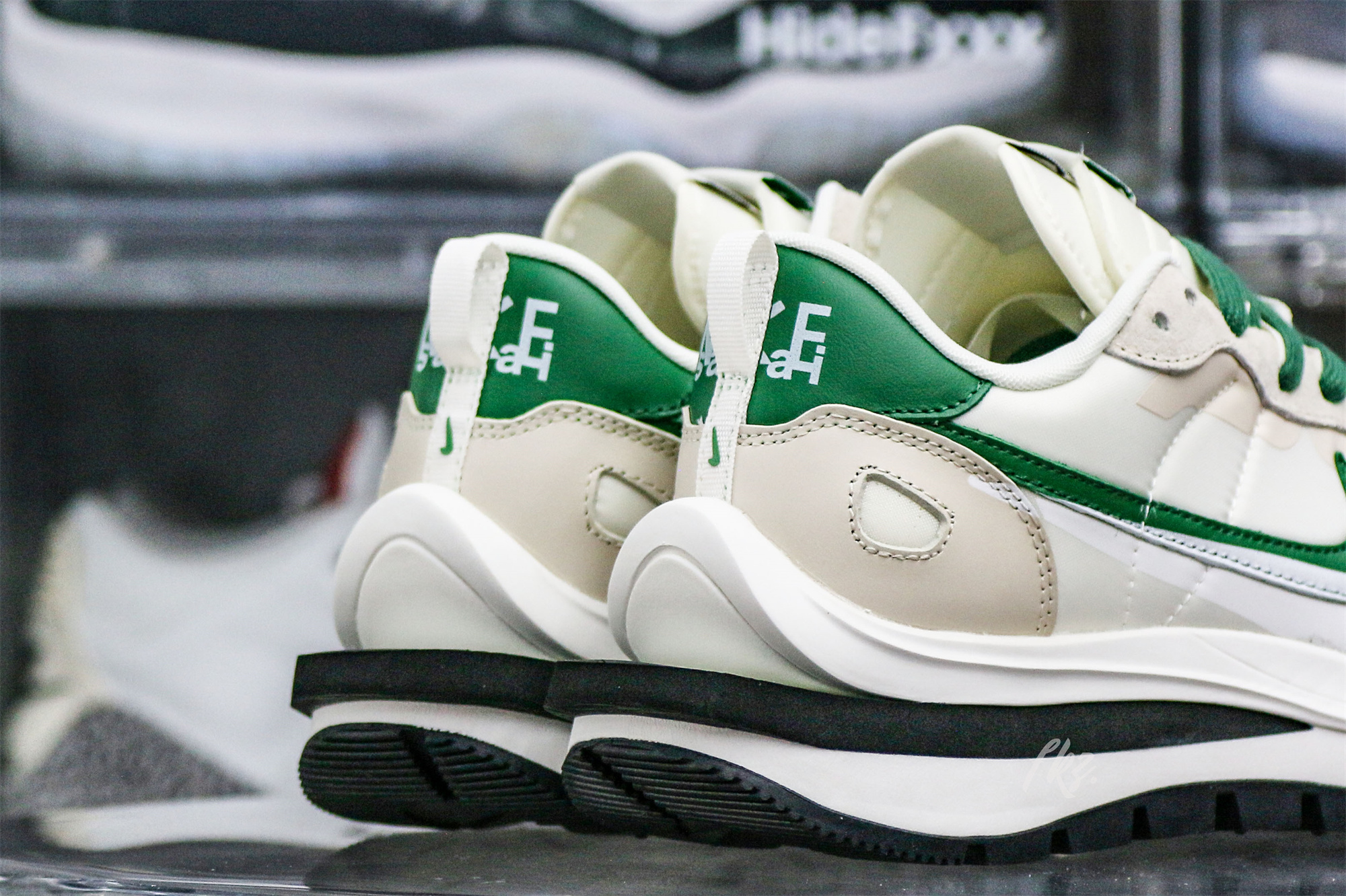 Sacai x colegio Nike VaporWaffle 3.0 White Grey Green