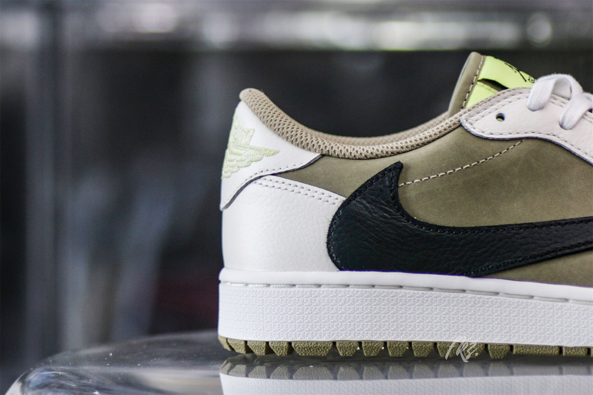 Travis Scott x Air Jordan 1 Low Golf Neutral Olive (LN5 A1)