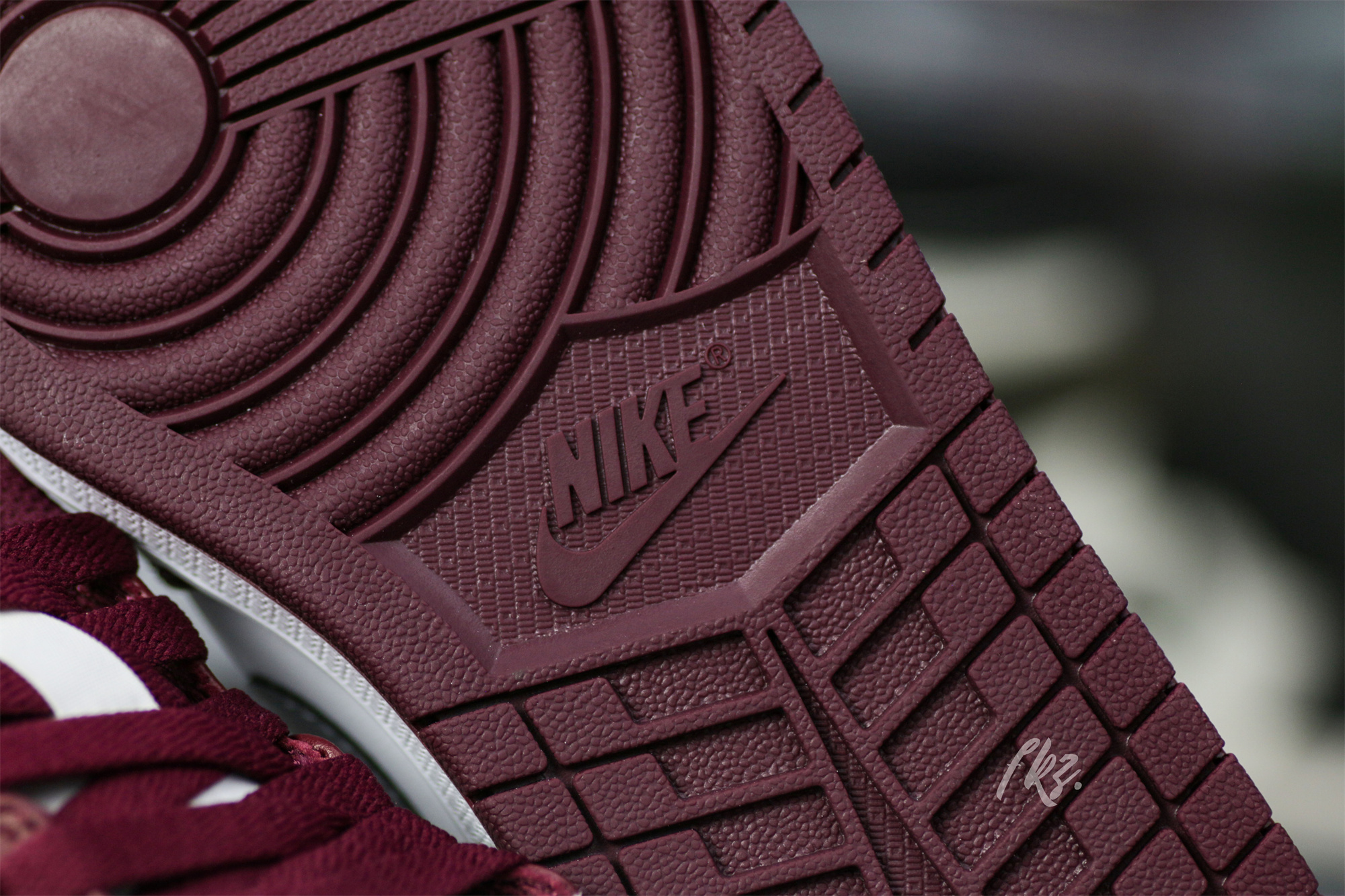 Air Jordan 1 Low Retro White Bordeaux 2022