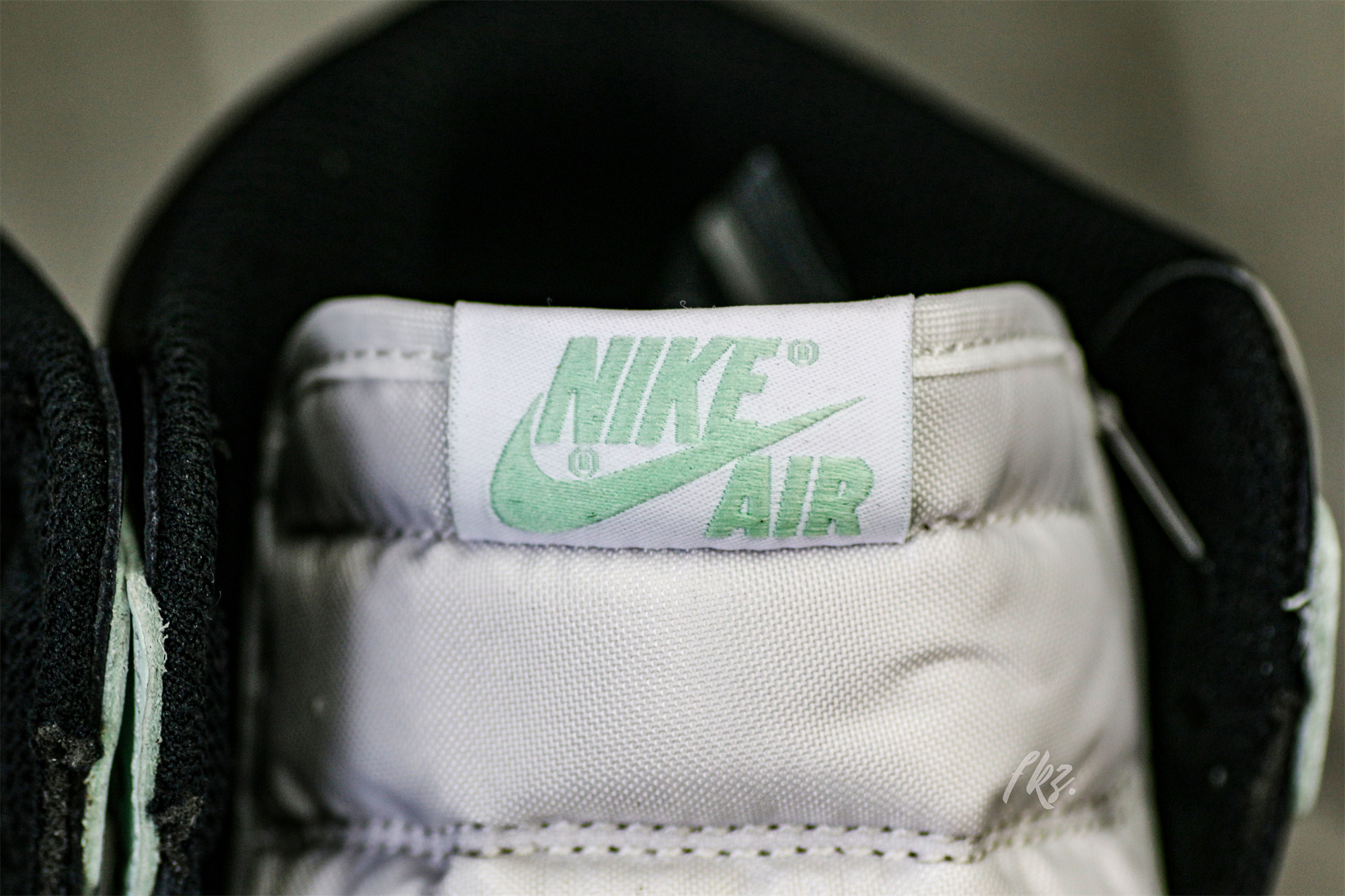 Air Jordan 1 Retro High OG NRG Igloo