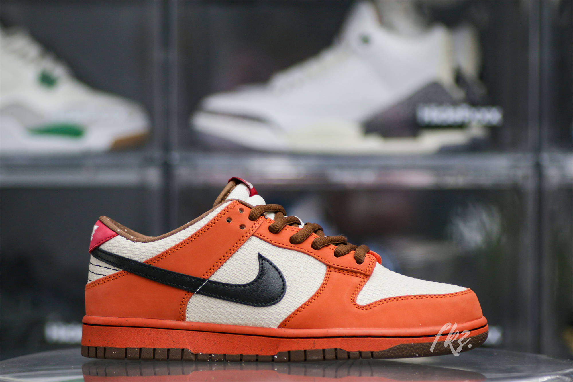 Nike SB Dunk Low Top Ramen 2009