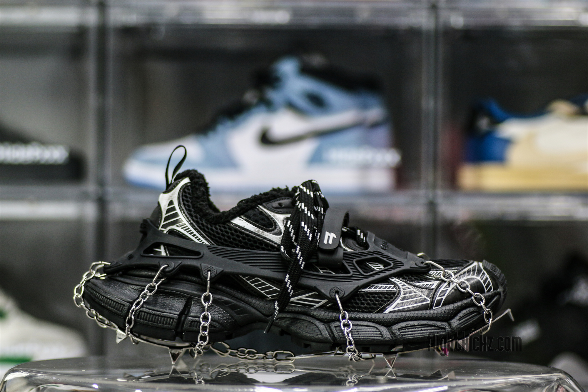 B@lenciag* 3XL Ski Sneaker in Black and white (Removable footwear chains)